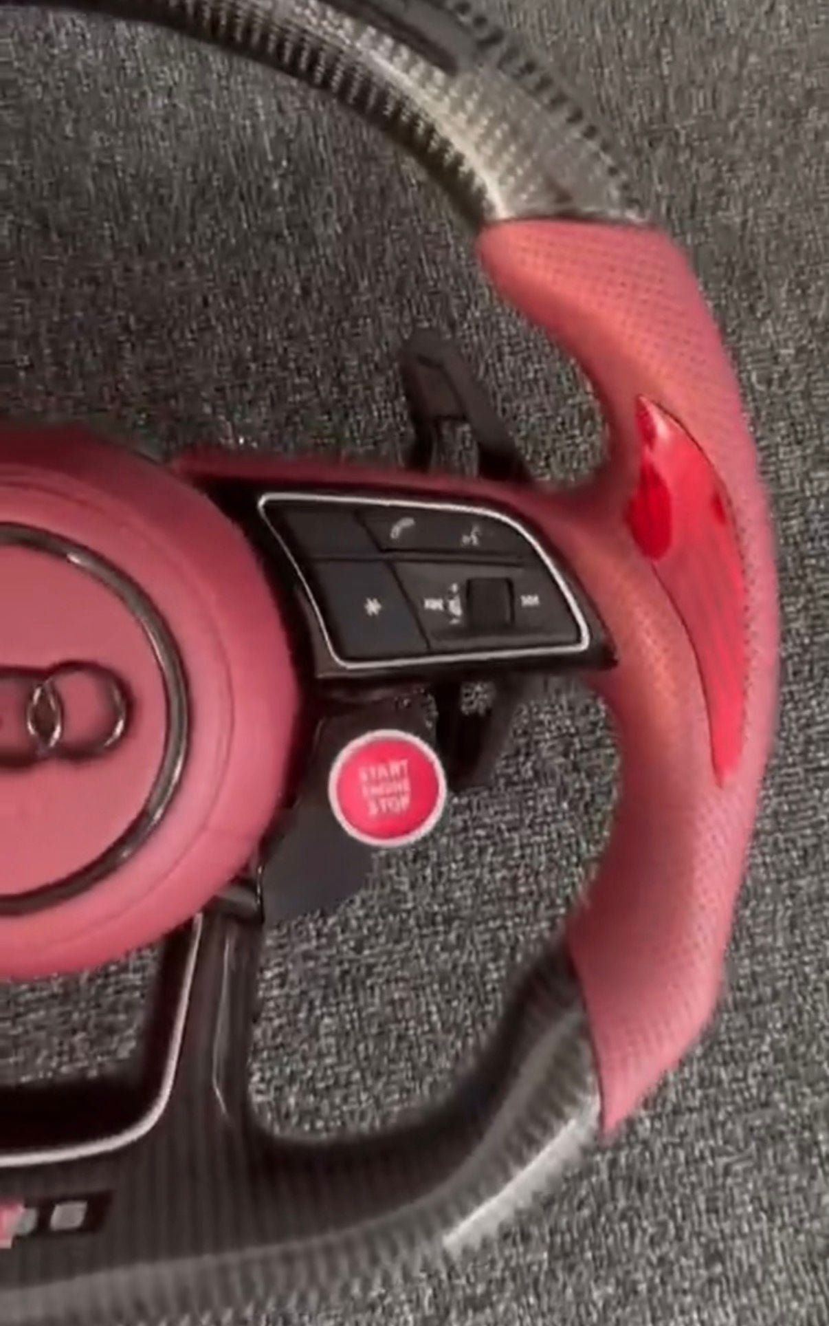 Volante Sportivo Audi Rosso & Nero – Con Palette Urus & Tasti Start&Stop e Drive Select