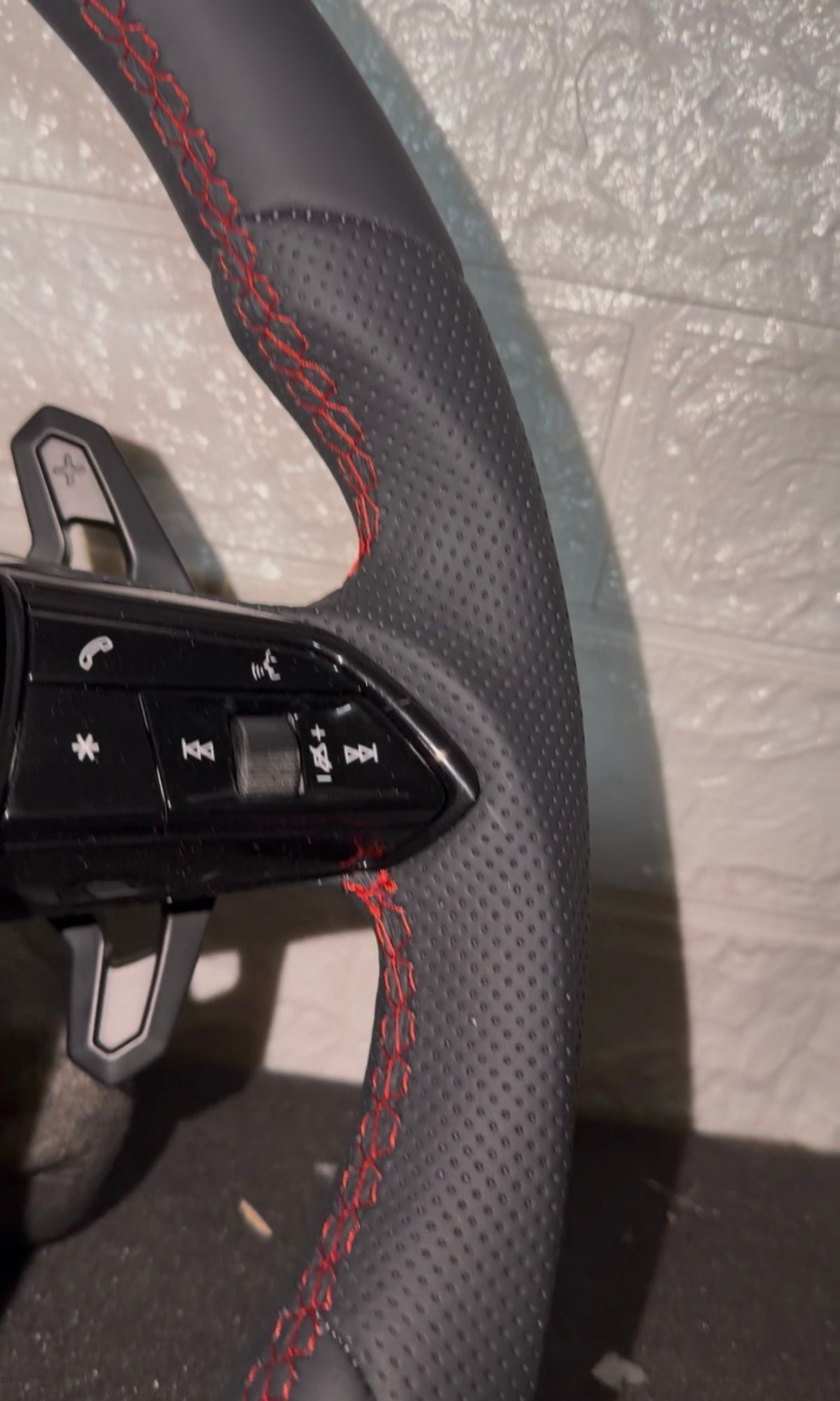 Volante S-Line Con Cuciture rosse, Con Tasti Multifunzione & Paddle Urus