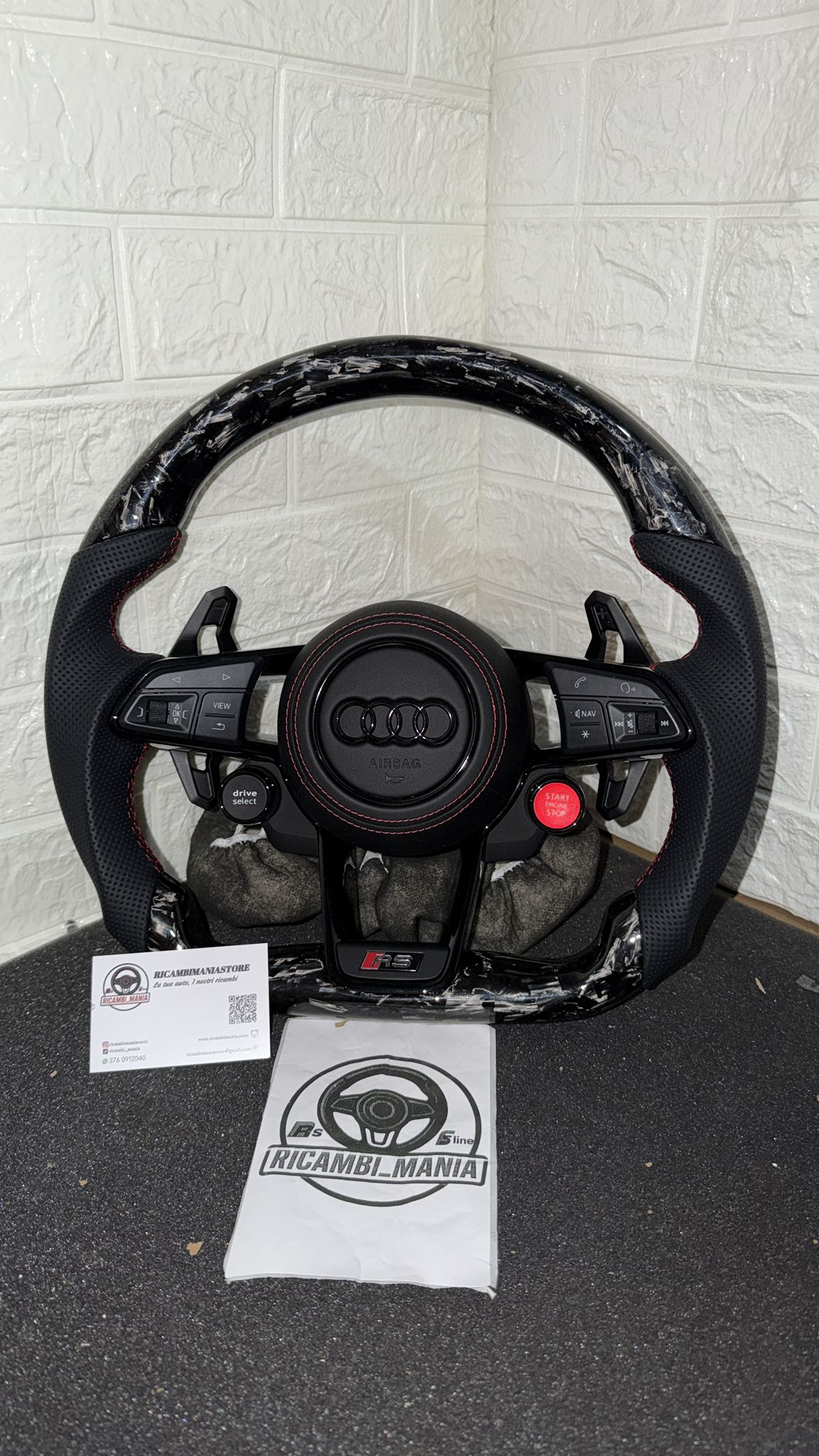 Volante Audi Con Carbonio Forgiato & Pelle Traforata, Con Tasti R8 & Paddle