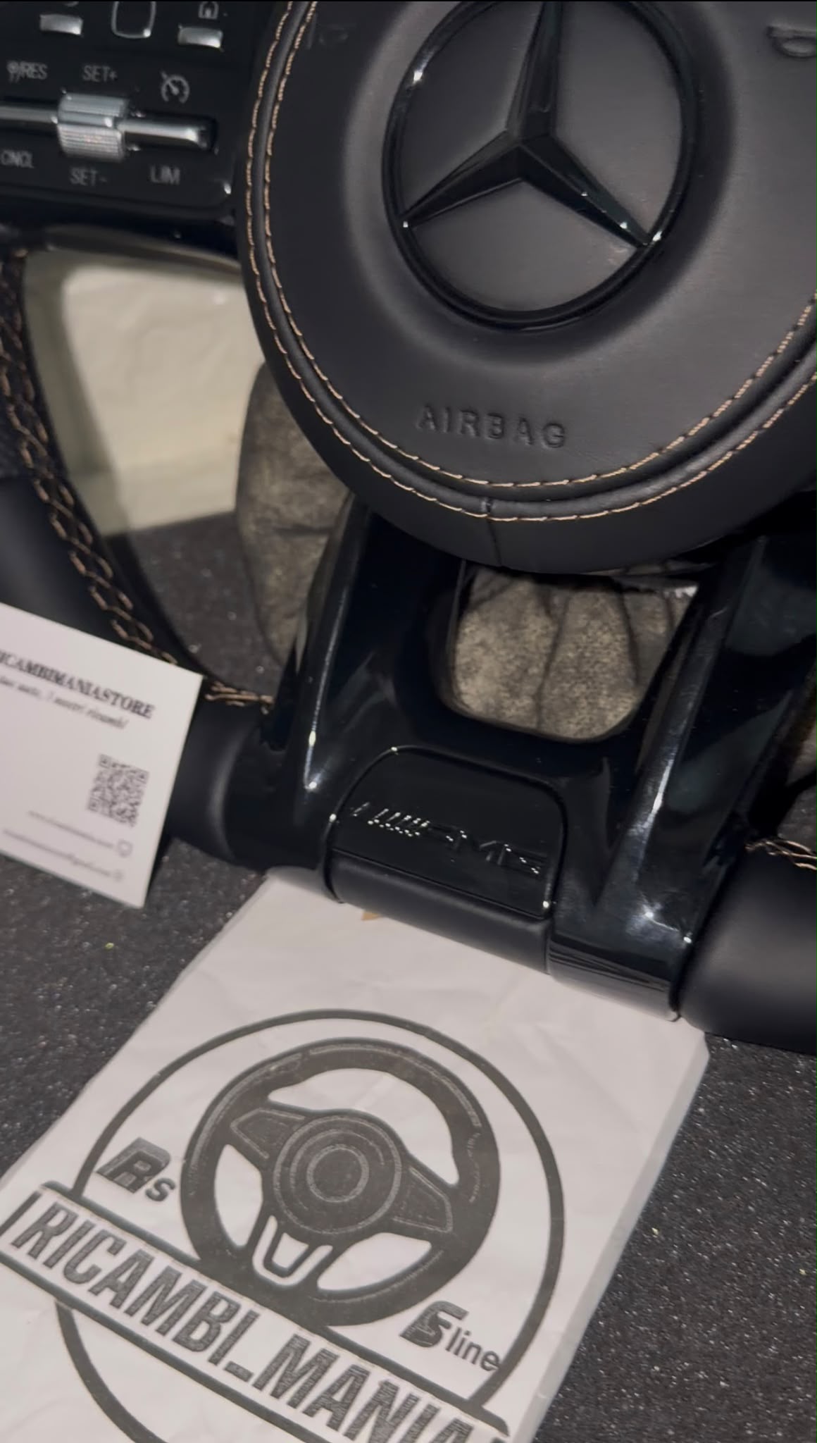 Volante Per Mercedes Con Finiture Nere, Cuciture Marroni, Logo Nero & Tasti Multifunzione