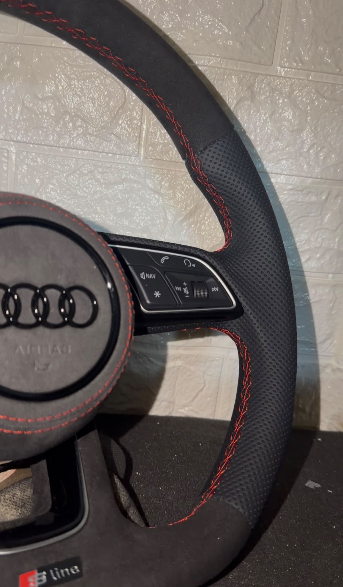 Volante Per Audi Con Alcantara & Pelle Liscia, Con Tasti Multifunzione