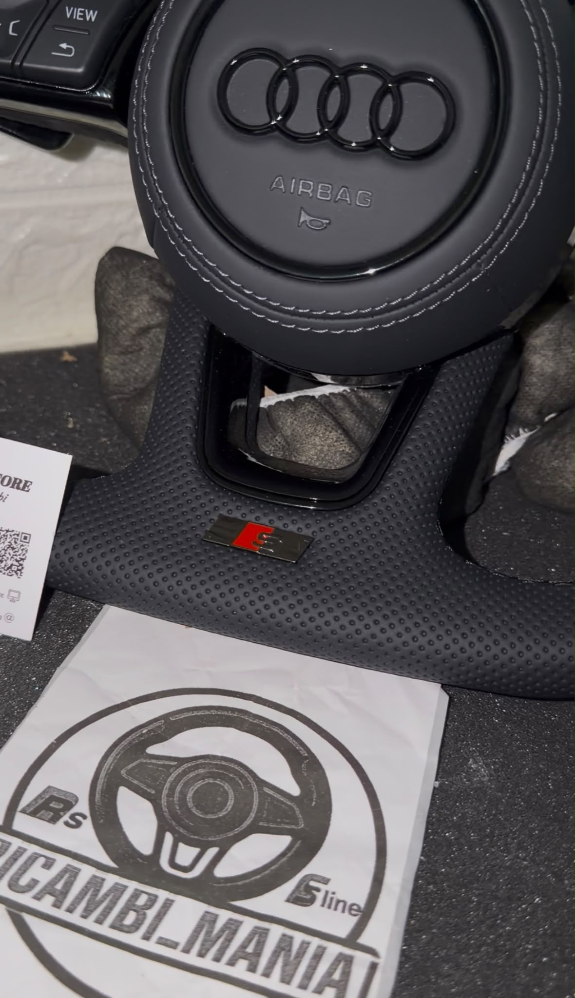 Volante Per Audi Con Alcantara & Pelle Traforata , Con Tasti Multifunzione e Paddle
