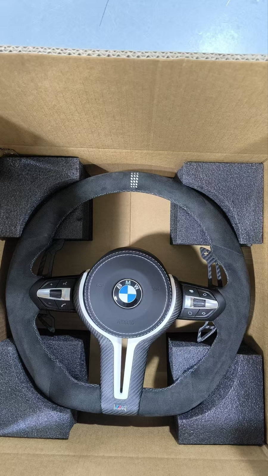 Volante Per Bmw Full Alcantara, Con Dettagli Chiari & Finiture In Carbonio Opaco