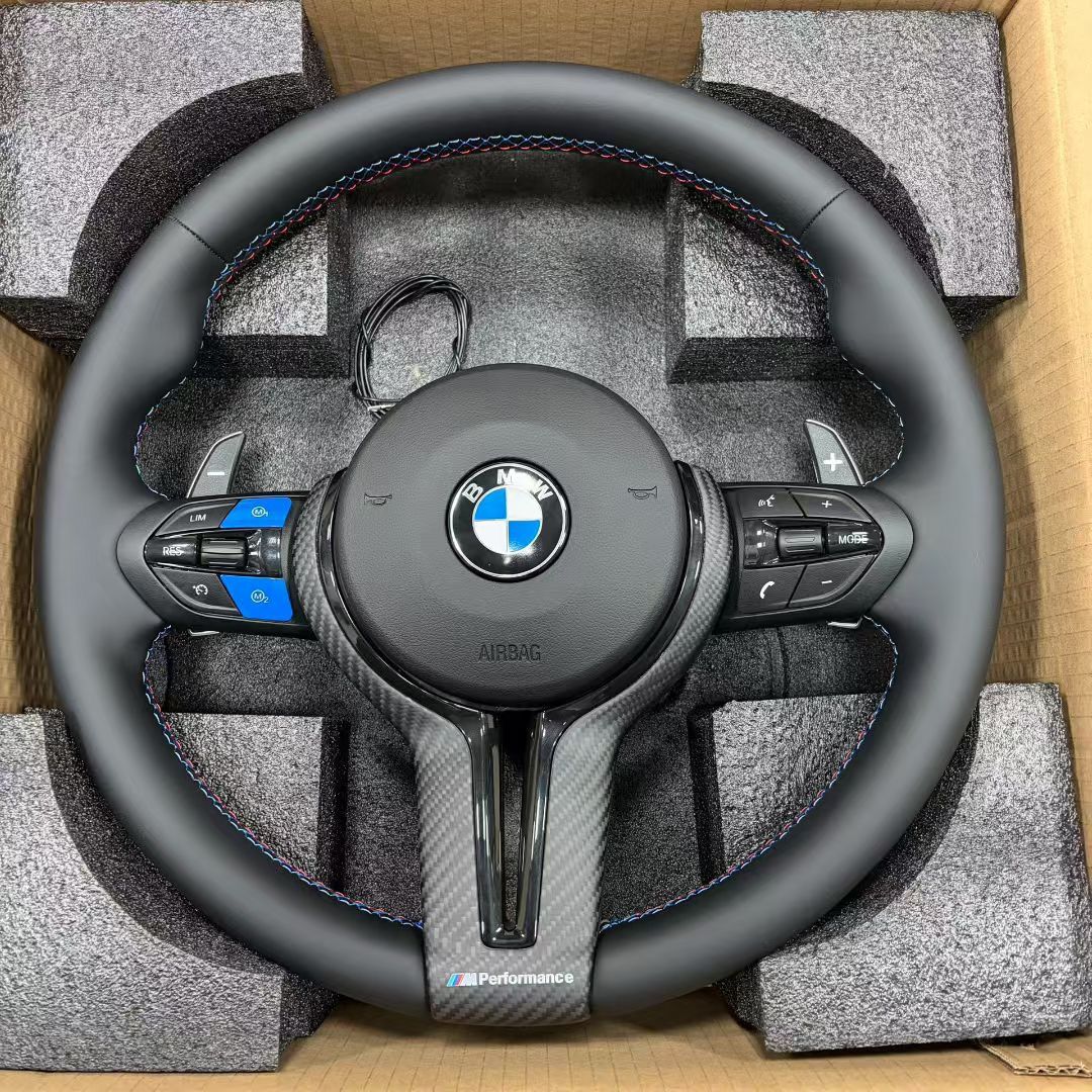 Volante BMW M Performance – Pelle Premium, Carbonio e Paddle Multifunzionali