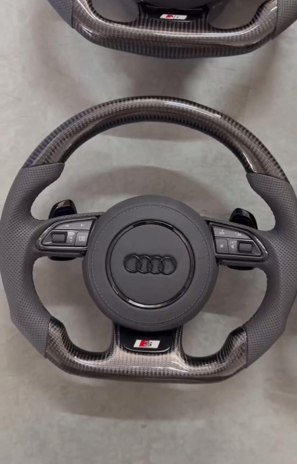 Volante Audi S in Fibra di Carbonio – Sportivo con Paddle Shift