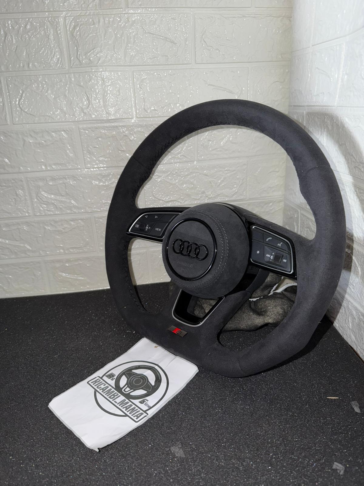 Volante SLine In Alcantara Con Finiture Nere & Tasti MultiFunzione