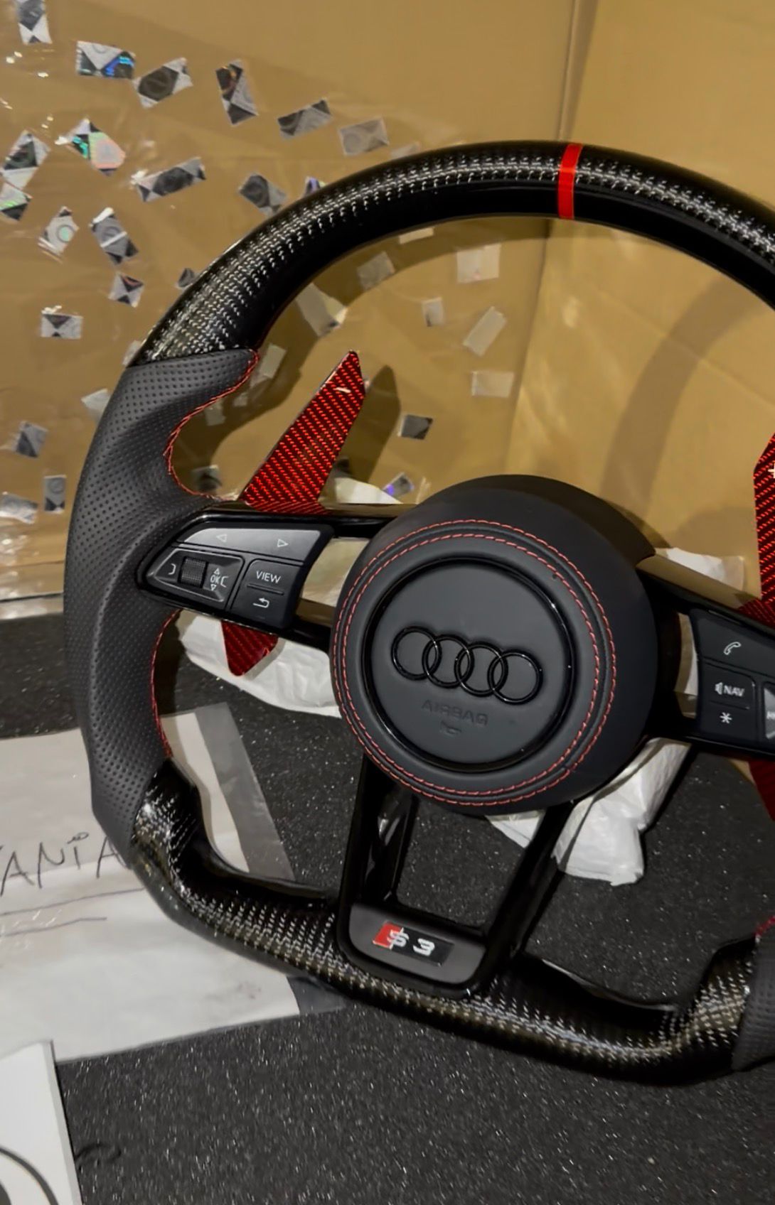 Volante Audi Sportivo In Fibra Di Carbonio Con Palette In Carbonio Rosse Racing