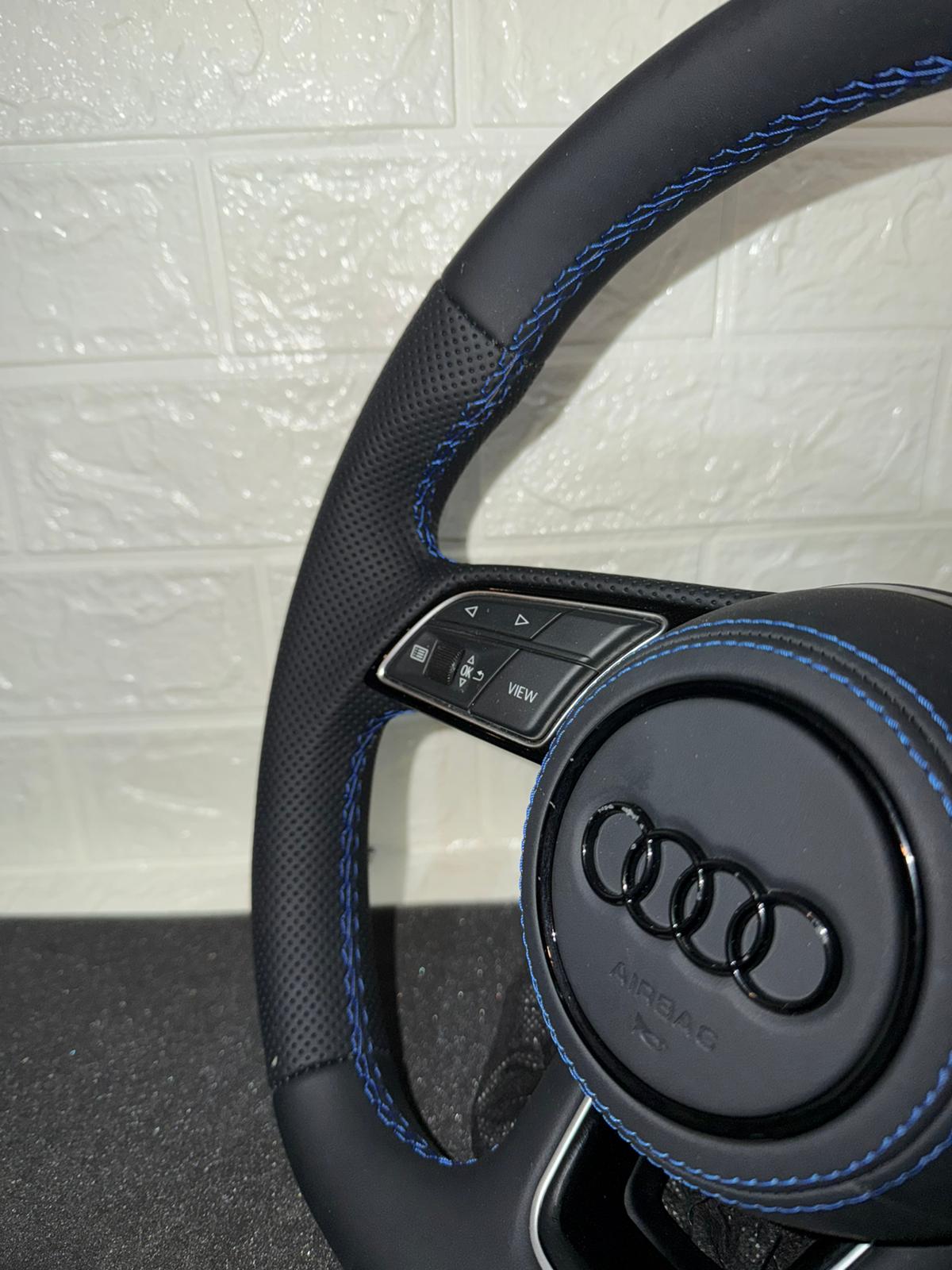 Volante Sportivo S-Line per Audi in Pelle Traforata con Cuciture Blu