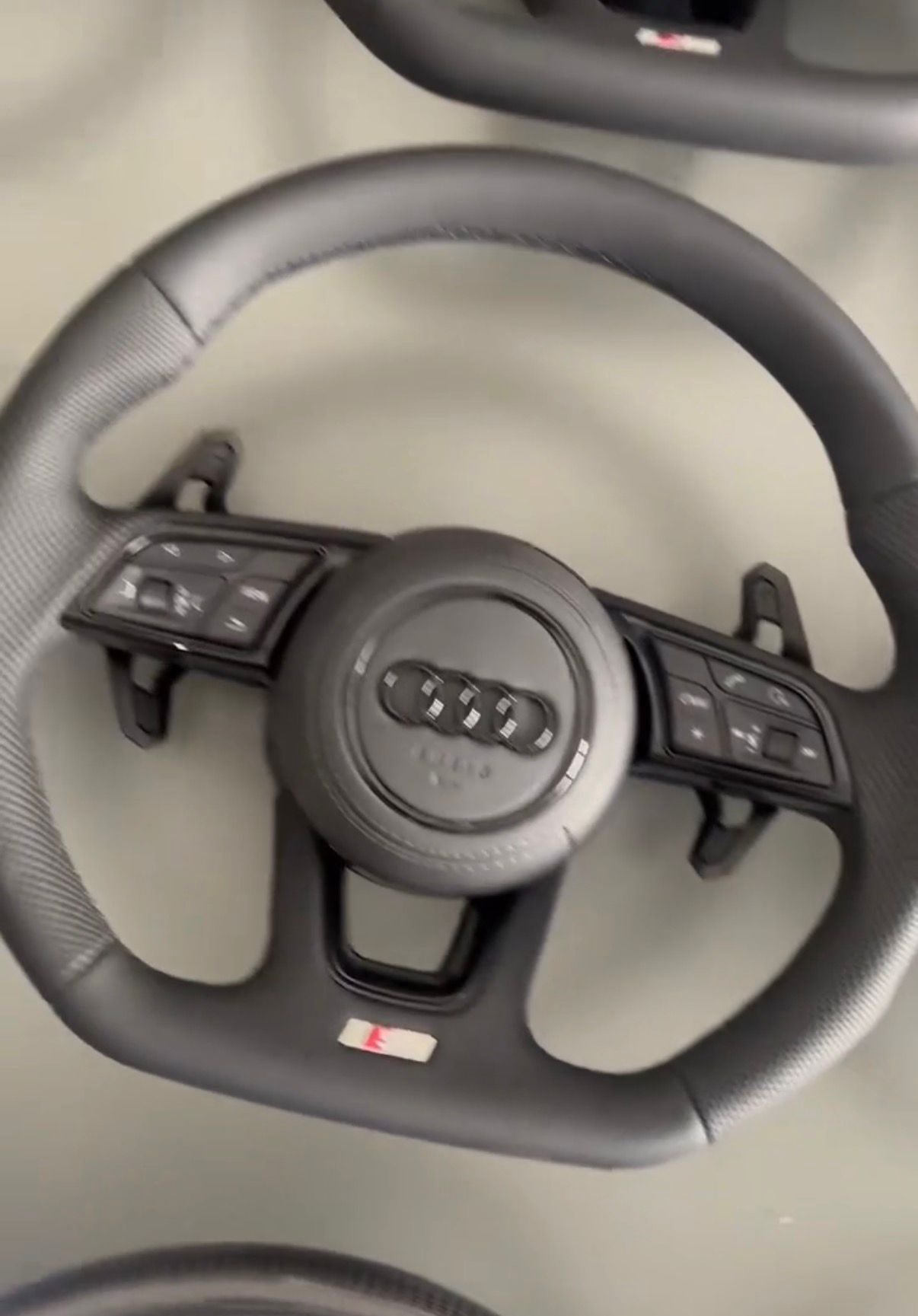 Volante Audi S-Line Sportivo in Pelle Traforata con Paddle Urus & Comandi Multifunzionali