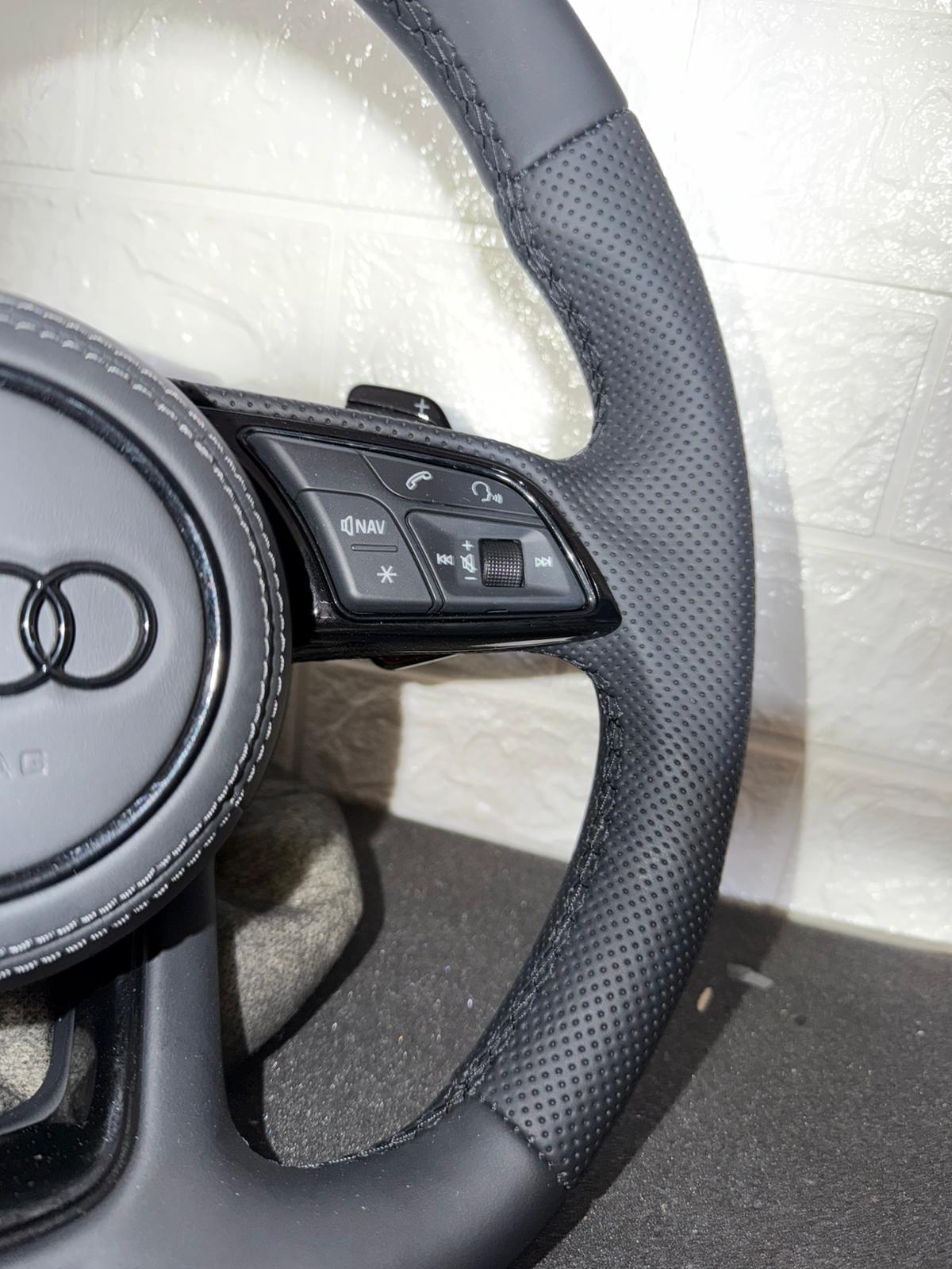 VOLANTE CLASSICO PELLE CON PADDLE, CUCITURE NERE & FINITURE NERE