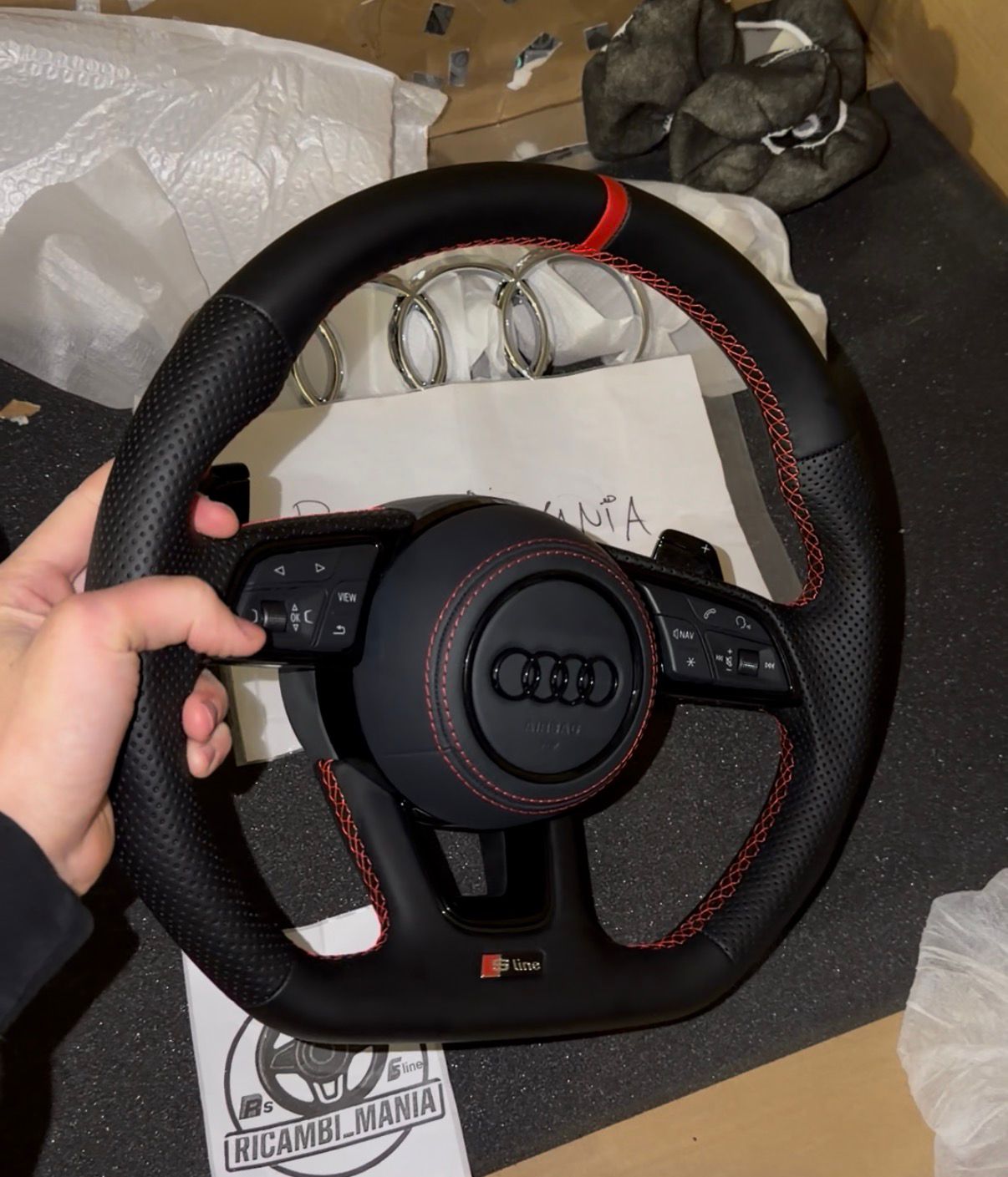 Volante Sline Con Cuciture Rosse & Mirino Rosso Racing
