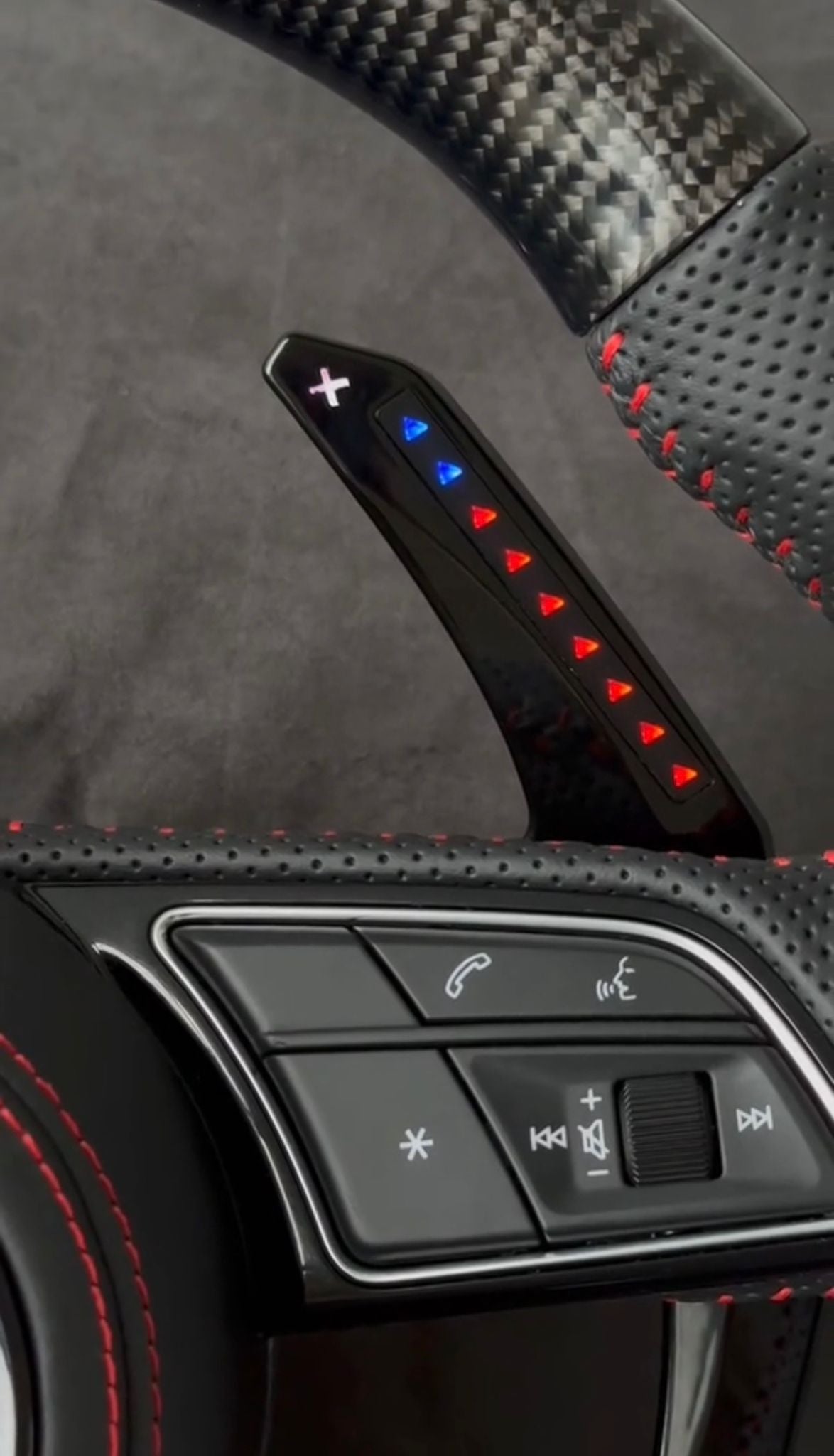 Volante Audi in Carbonio con Paddle Conta Giri Led