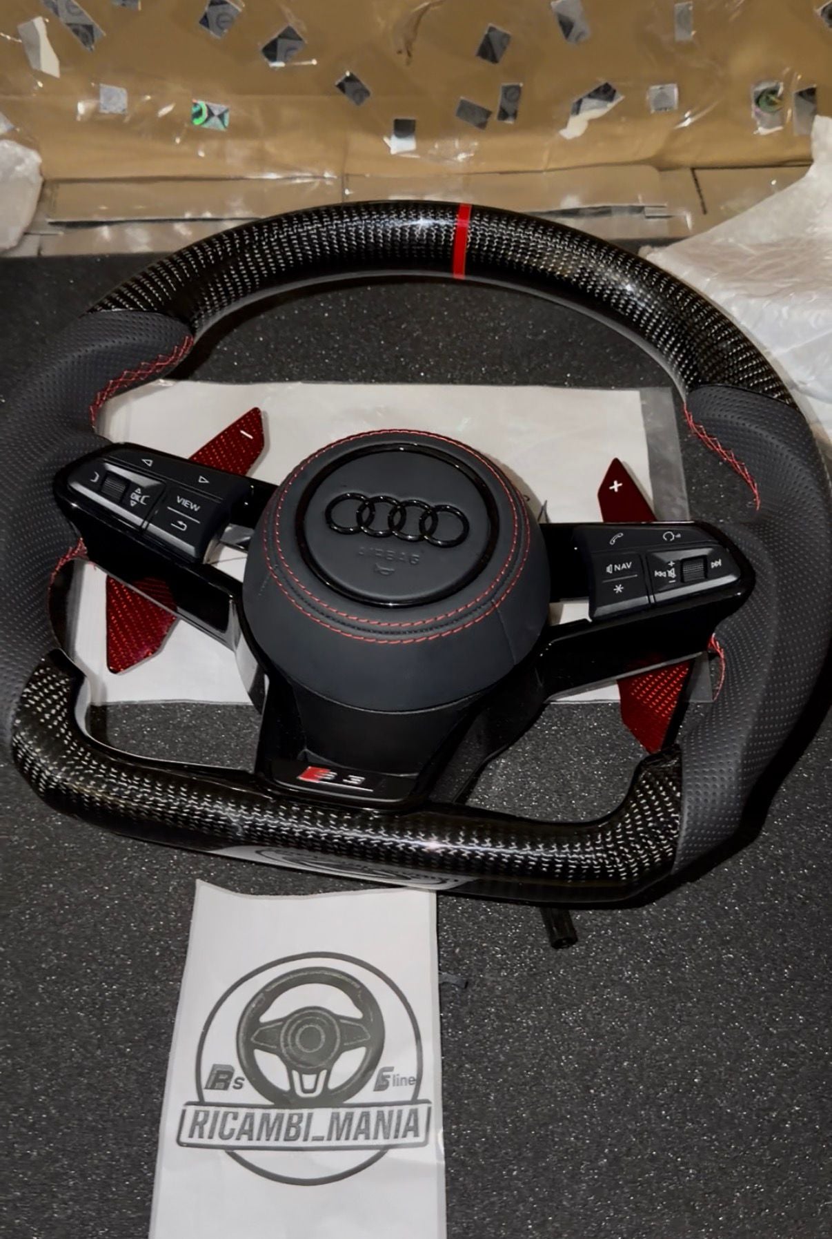 Volante Audi Sportivo In Fibra Di Carbonio Con Palette In Carbonio Rosse Racing