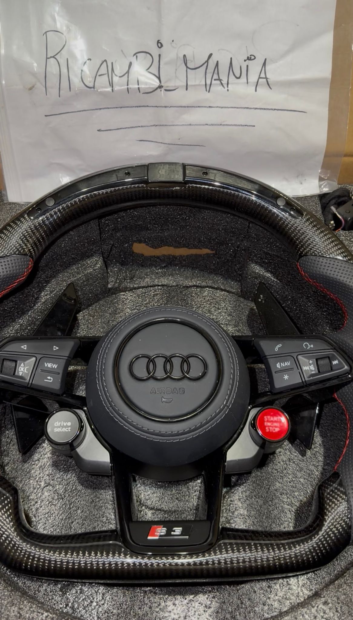 Volante Audi Sportivo In Fibra Di Carbonio & Pelle Traforata - Con Display Contagiri & Tasti R8