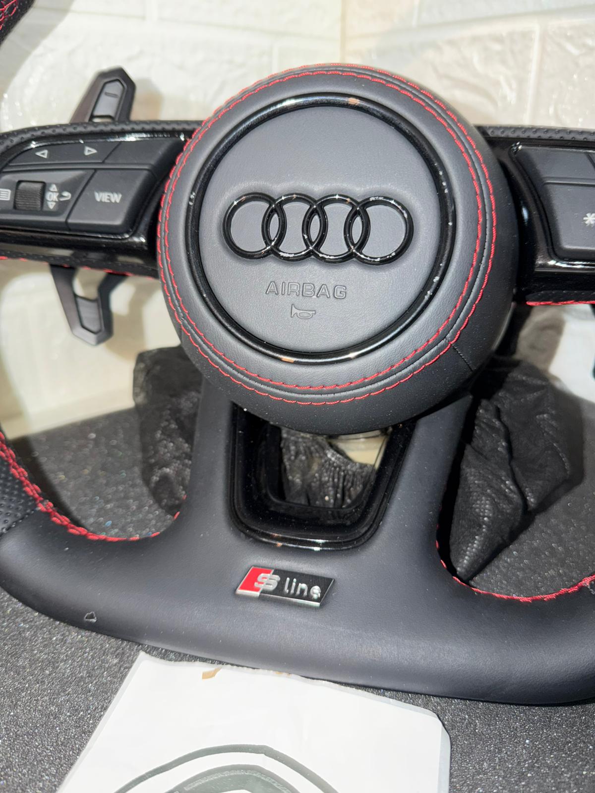 Volante Sline Con Cuciture Rosse, Mirino Rosso Racing, Palette Urus