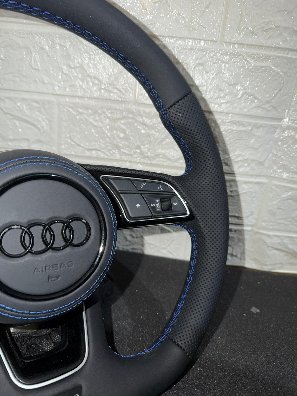 Volante Sportivo S-Line per Audi in Pelle Traforata con Cuciture Blu