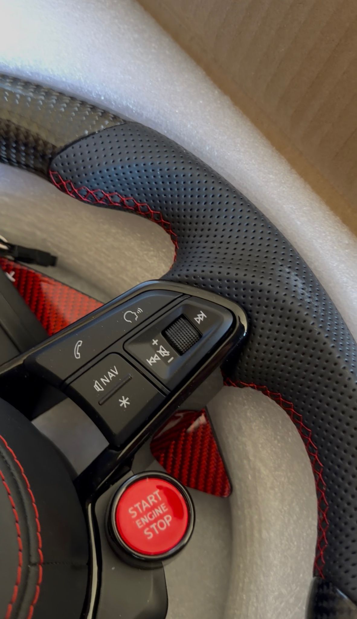 Volante Audi S-Line in Carbonio con Display Contagiri – Flat Bottom con Start/Stop & Drive Select