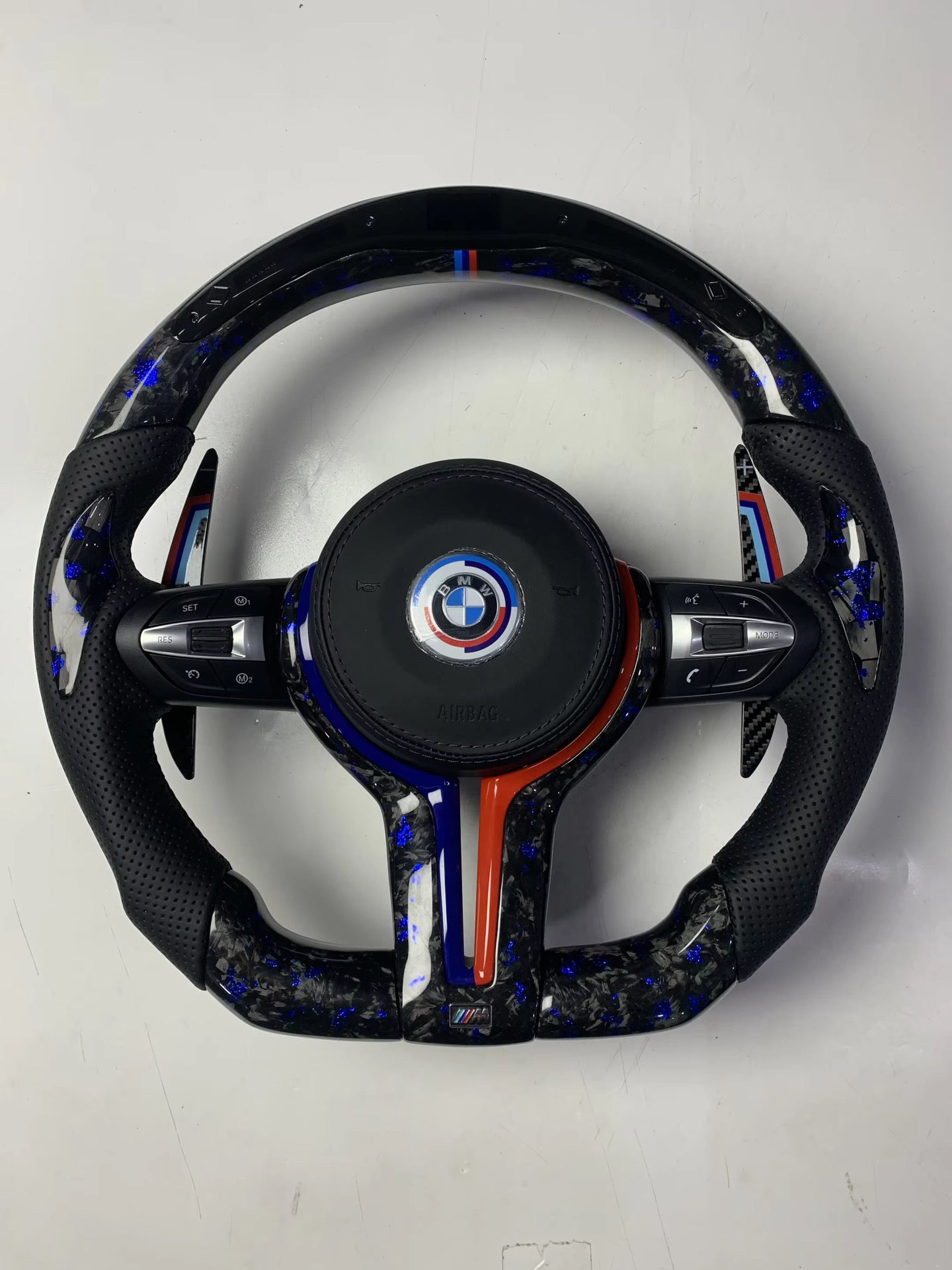 Volante Sportivo BMW M Performance in Fibra di Carbonio Forgiato con LED Racing e Impugnatura Ergonomica