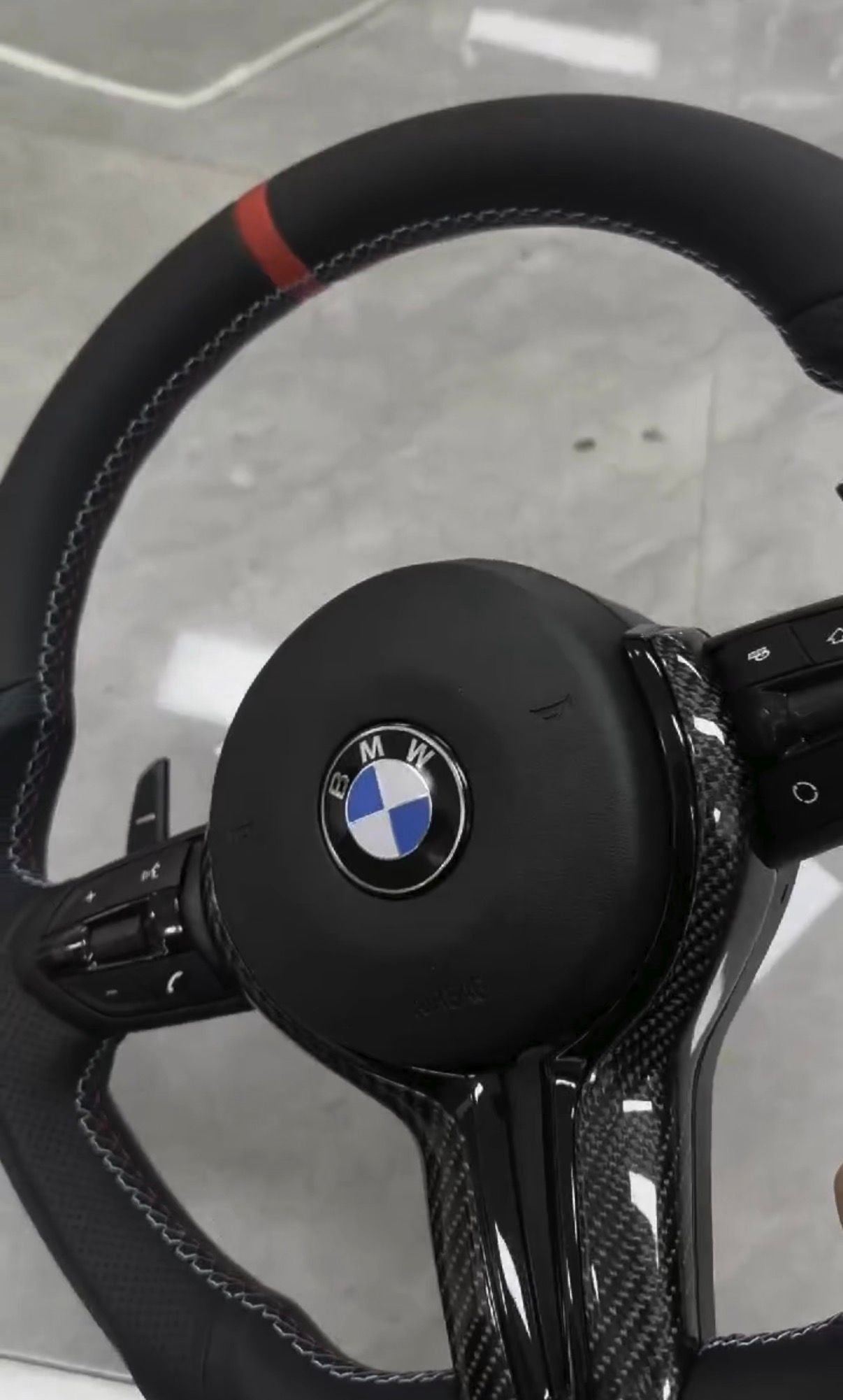 Volante Sport BMW in Carbonio e Pelle – Completo e Personalizzabile