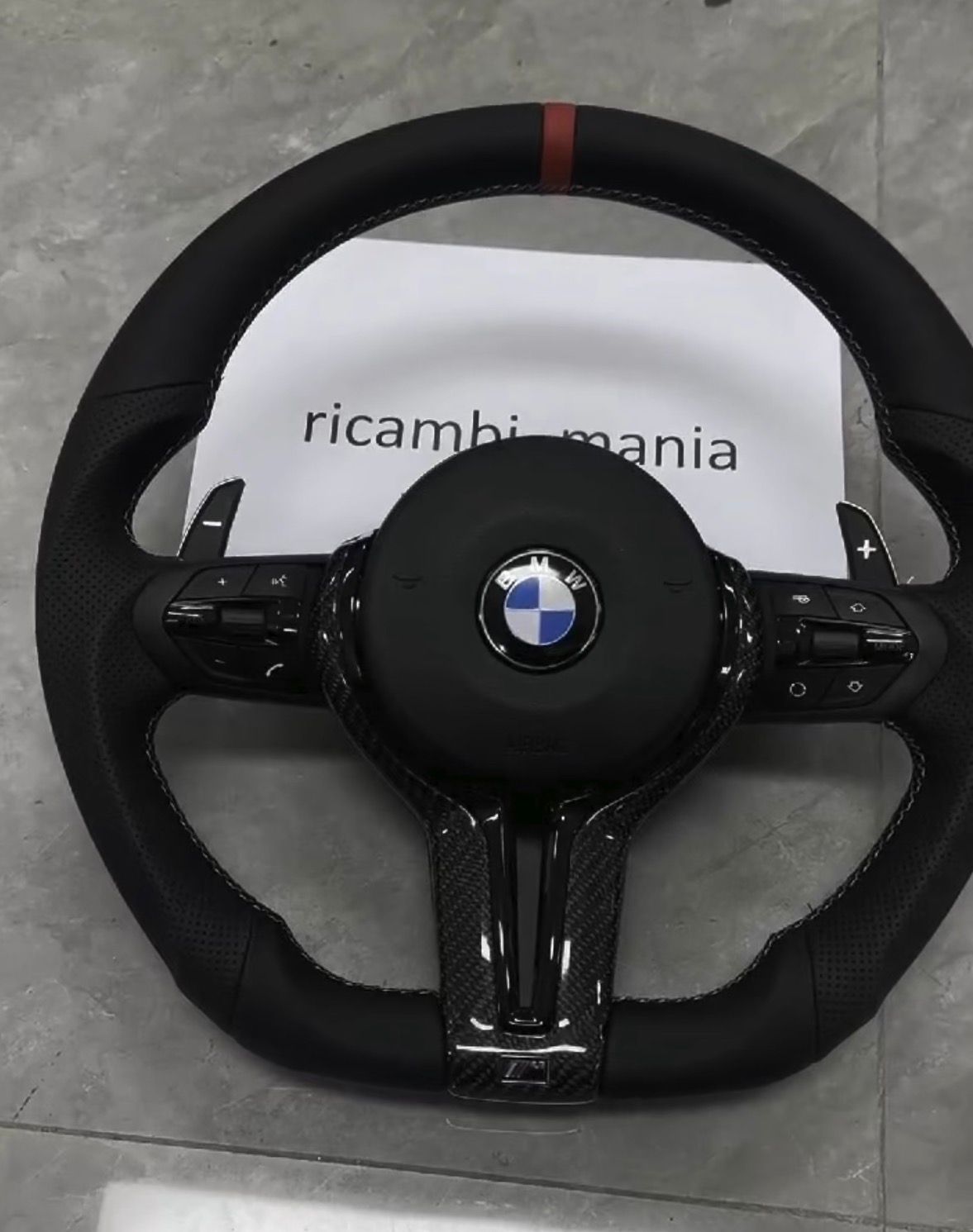 Volante Sport BMW in Carbonio e Pelle – Completo e Personalizzabile