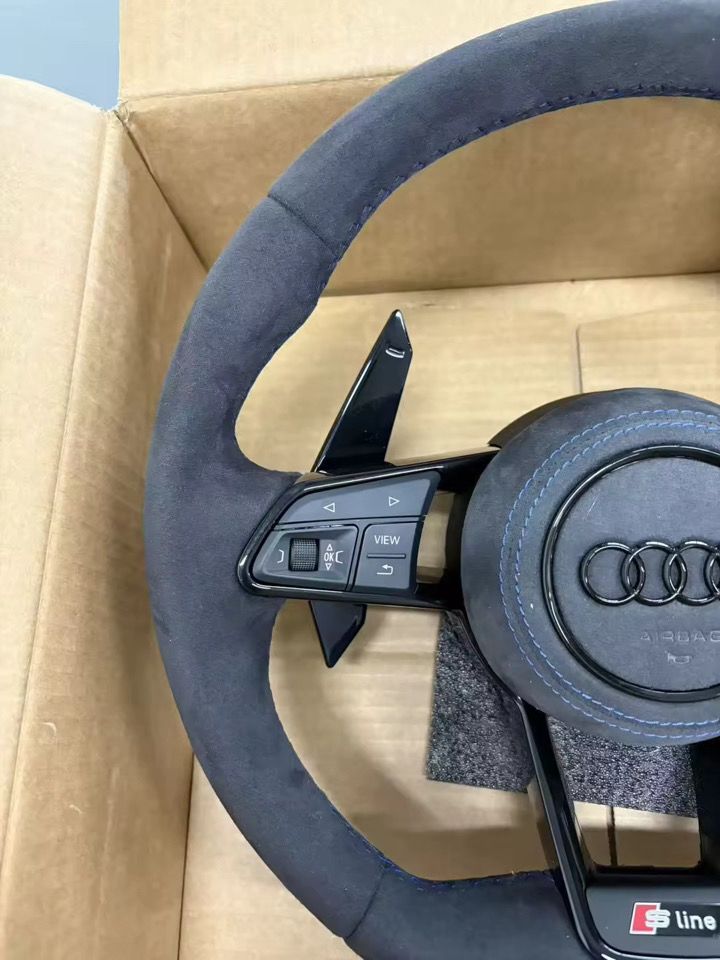 VOLANTE PER AUDI IN ALCANTARA CON PADDLE NERI LUCI & TASTI MULTIFUNZIONE