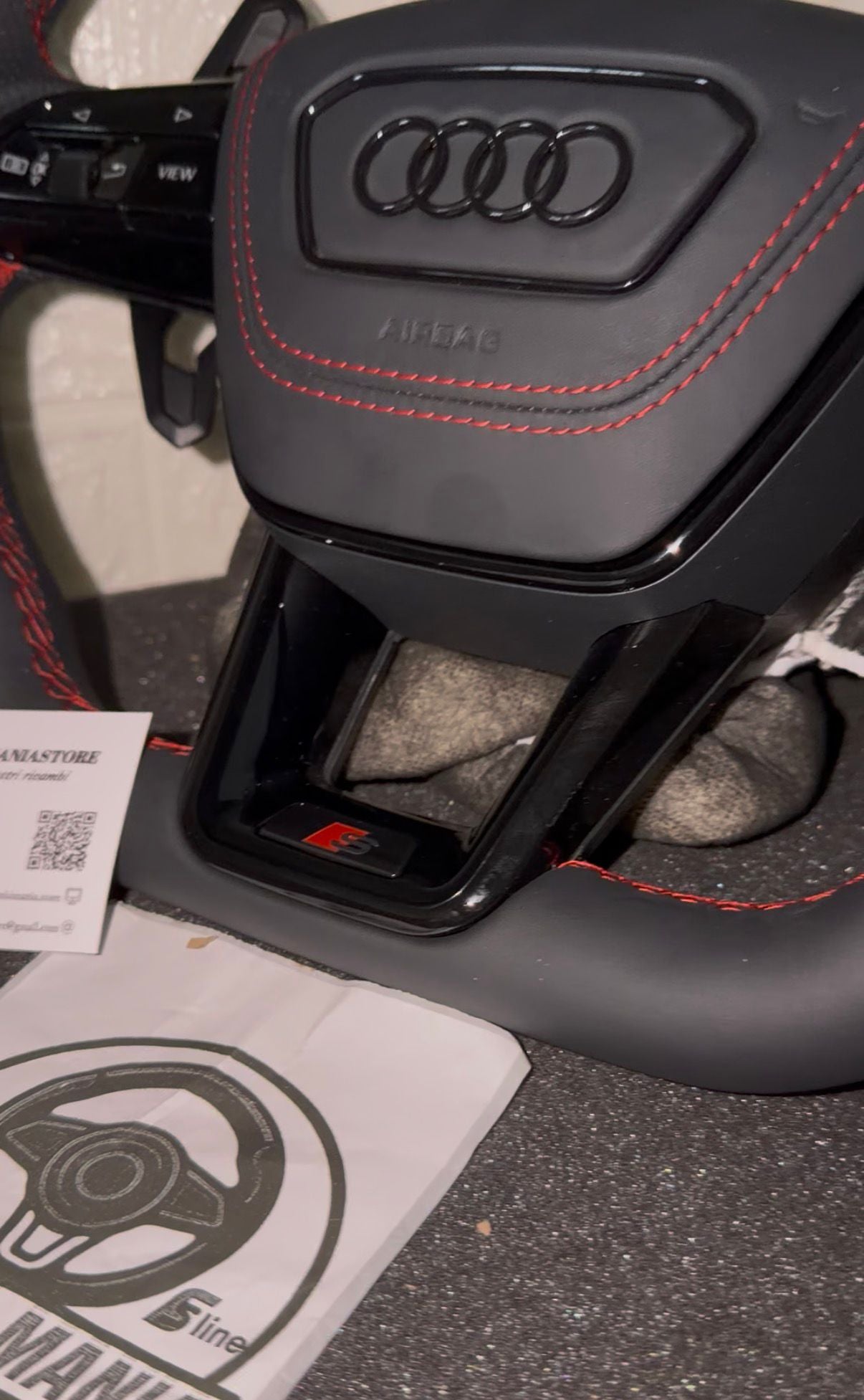 Volante S-Line Con Cuciture rosse, Con Tasti Multifunzione & Paddle Urus