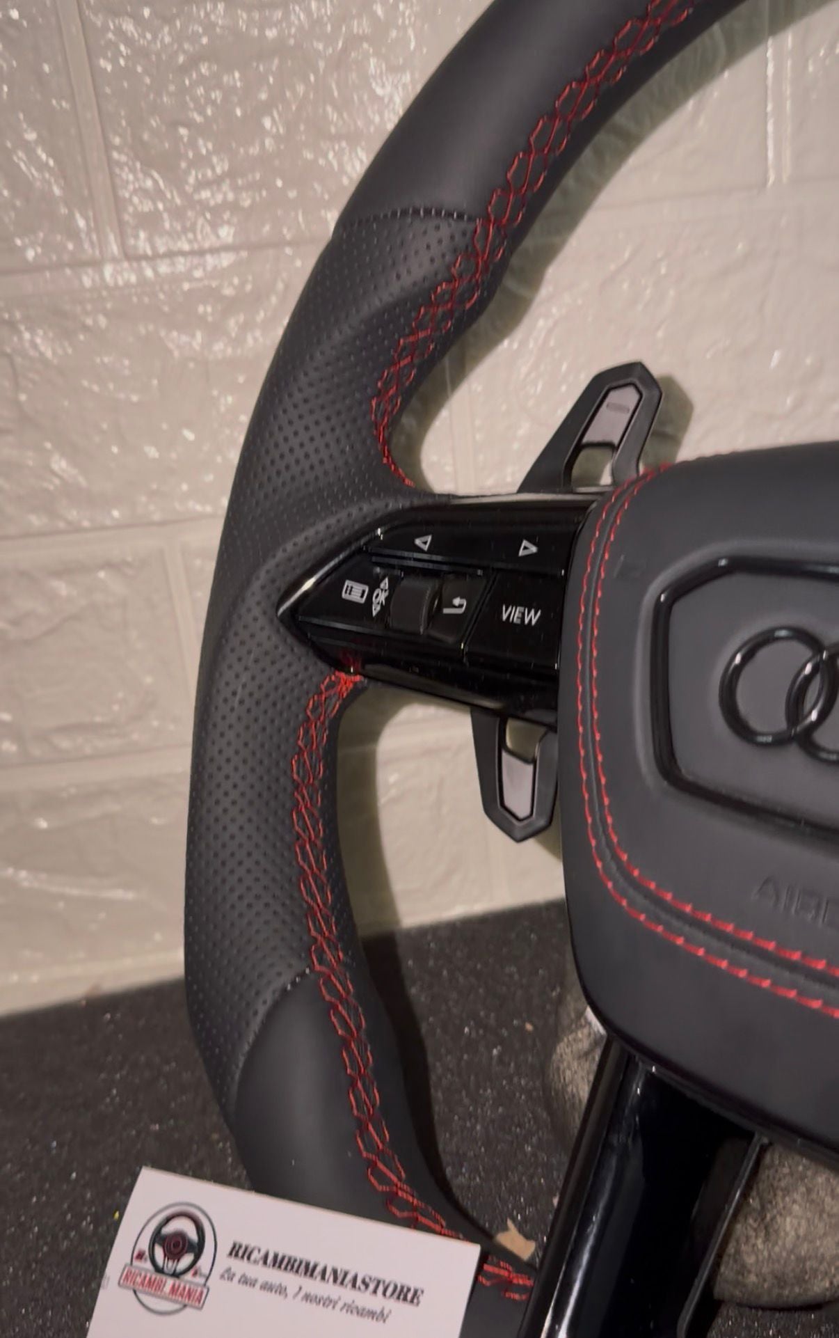Volante S-Line Con Cuciture rosse, Con Tasti Multifunzione & Paddle Urus