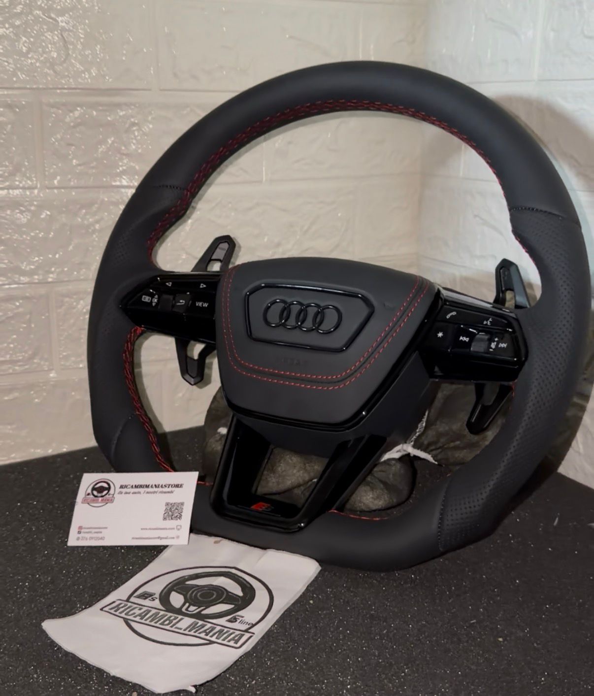 Volante S-Line Con Cuciture rosse, Con Tasti Multifunzione & Paddle Urus