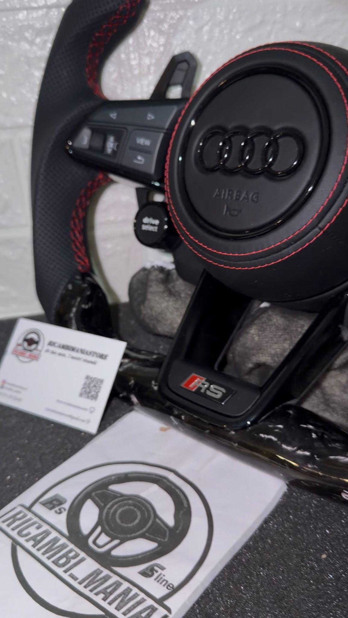 Volante Audi Con Carbonio Forgiato & Pelle Traforata, Con Tasti R8 & Paddle