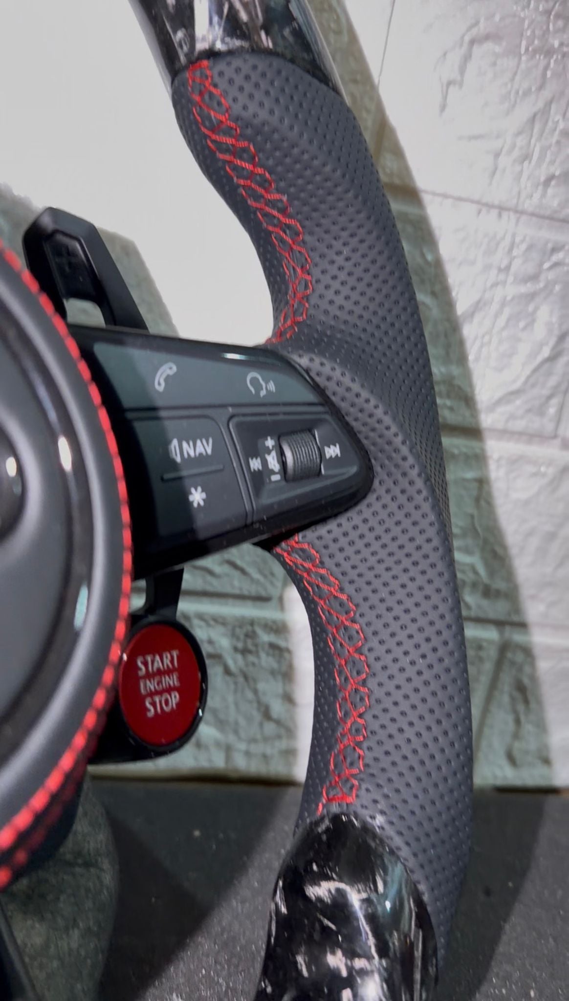 Volante Audi Con Carbonio Forgiato & Pelle Traforata, Con Tasti R8 & Paddle