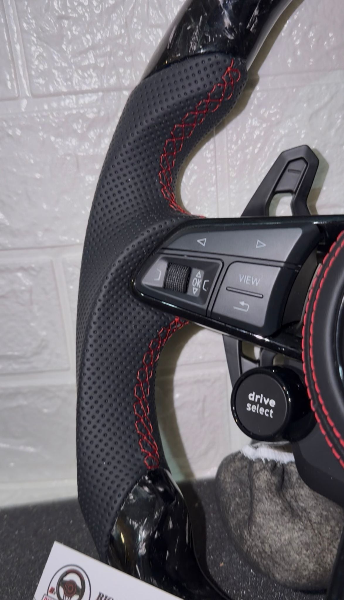 Volante Audi Con Carbonio Forgiato & Pelle Traforata, Con Tasti R8 & Paddle