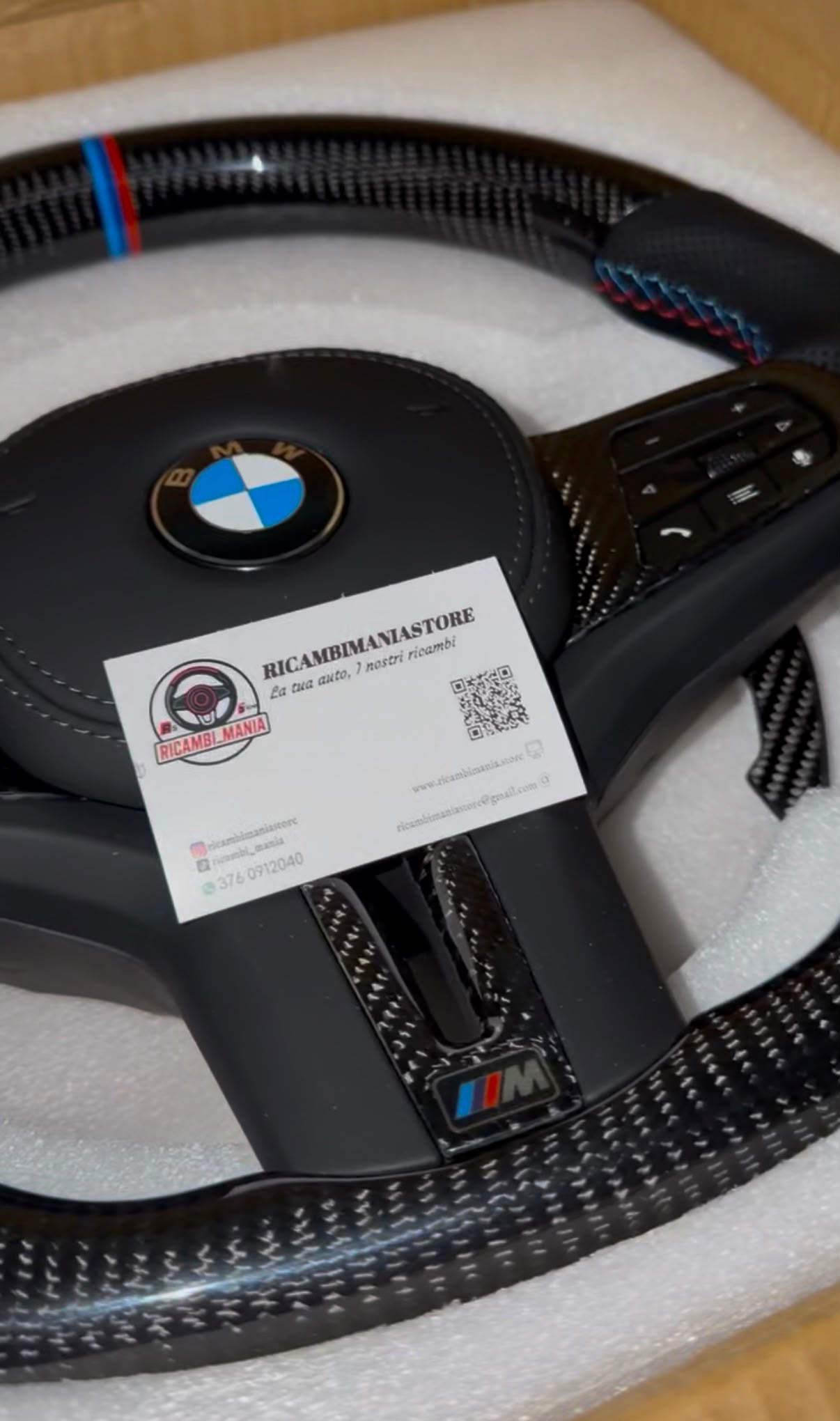 Volante per bmw con pelle traforata & carbonio, con tasti multifunzione e paddle