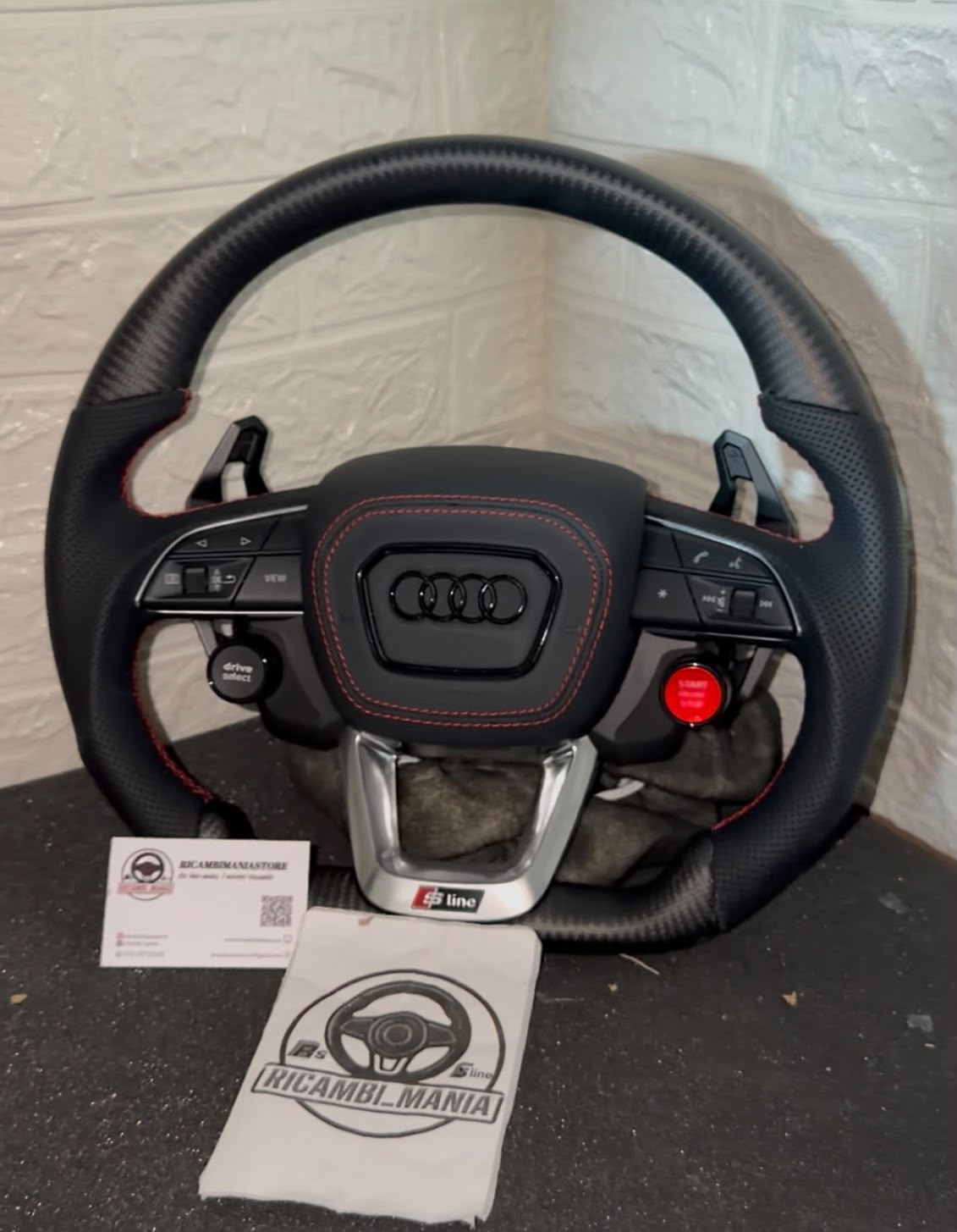 Volante Per Audi In Fibra di Carbonio Opaco, Con Pelle Traforata ai lati, Con Tasti Start&Stop e Drive Select