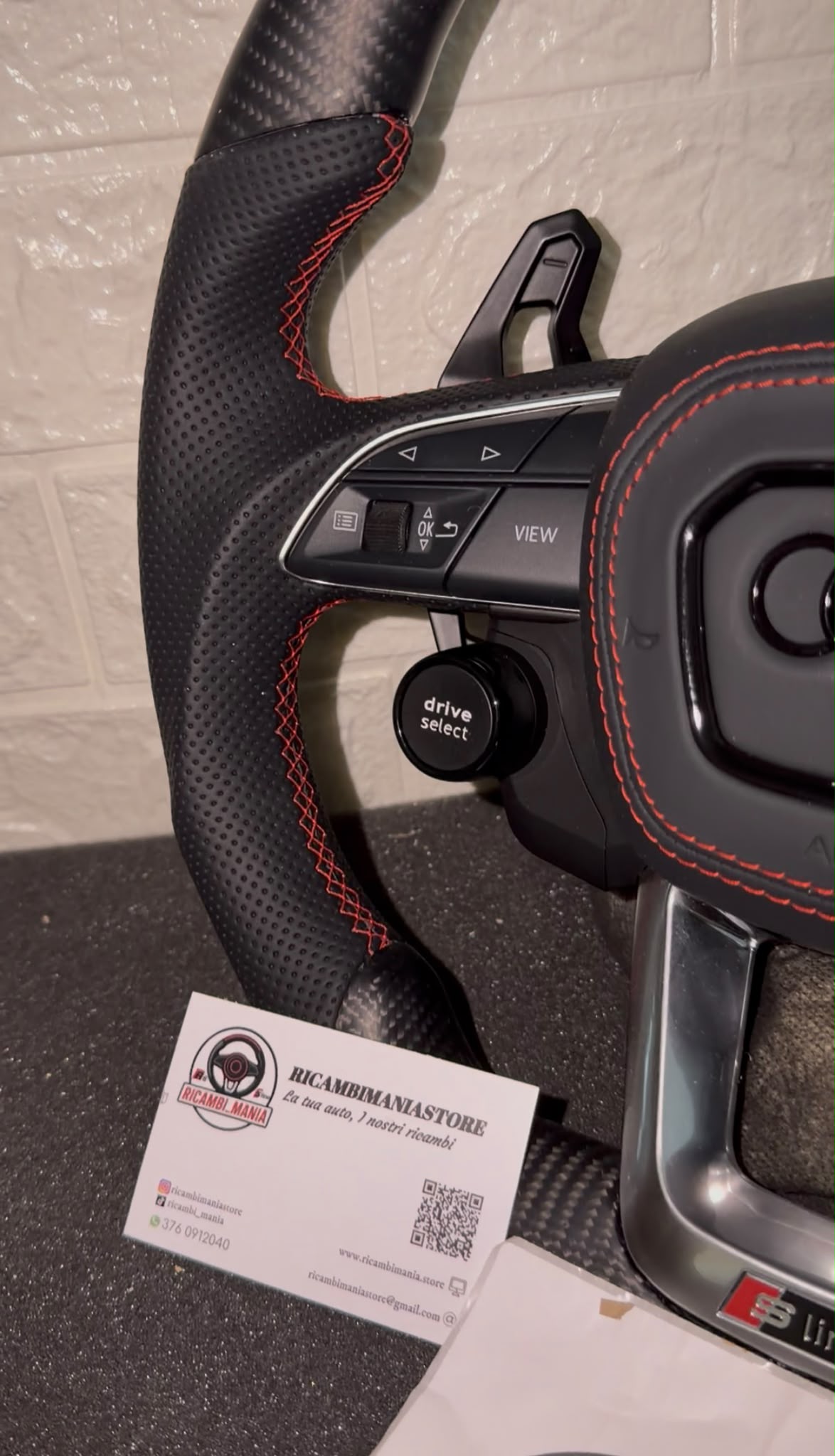 Volante Per Audi In Fibra di Carbonio Opaco, Con Pelle Traforata ai lati, Con Tasti Start&Stop e Drive Select
