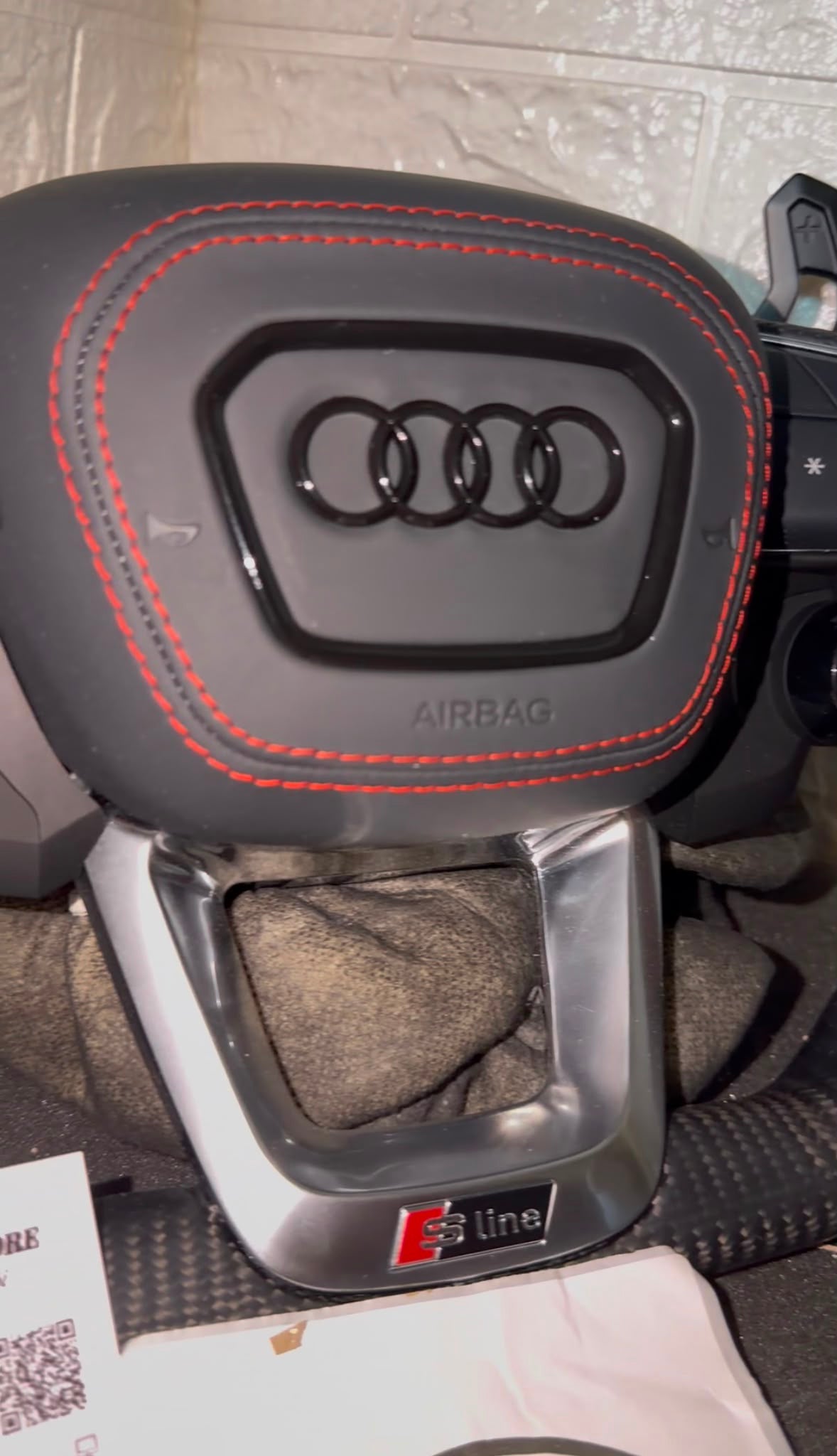 Volante Per Audi In Fibra di Carbonio Opaco, Con Pelle Traforata ai lati, Con Tasti Start&Stop e Drive Select