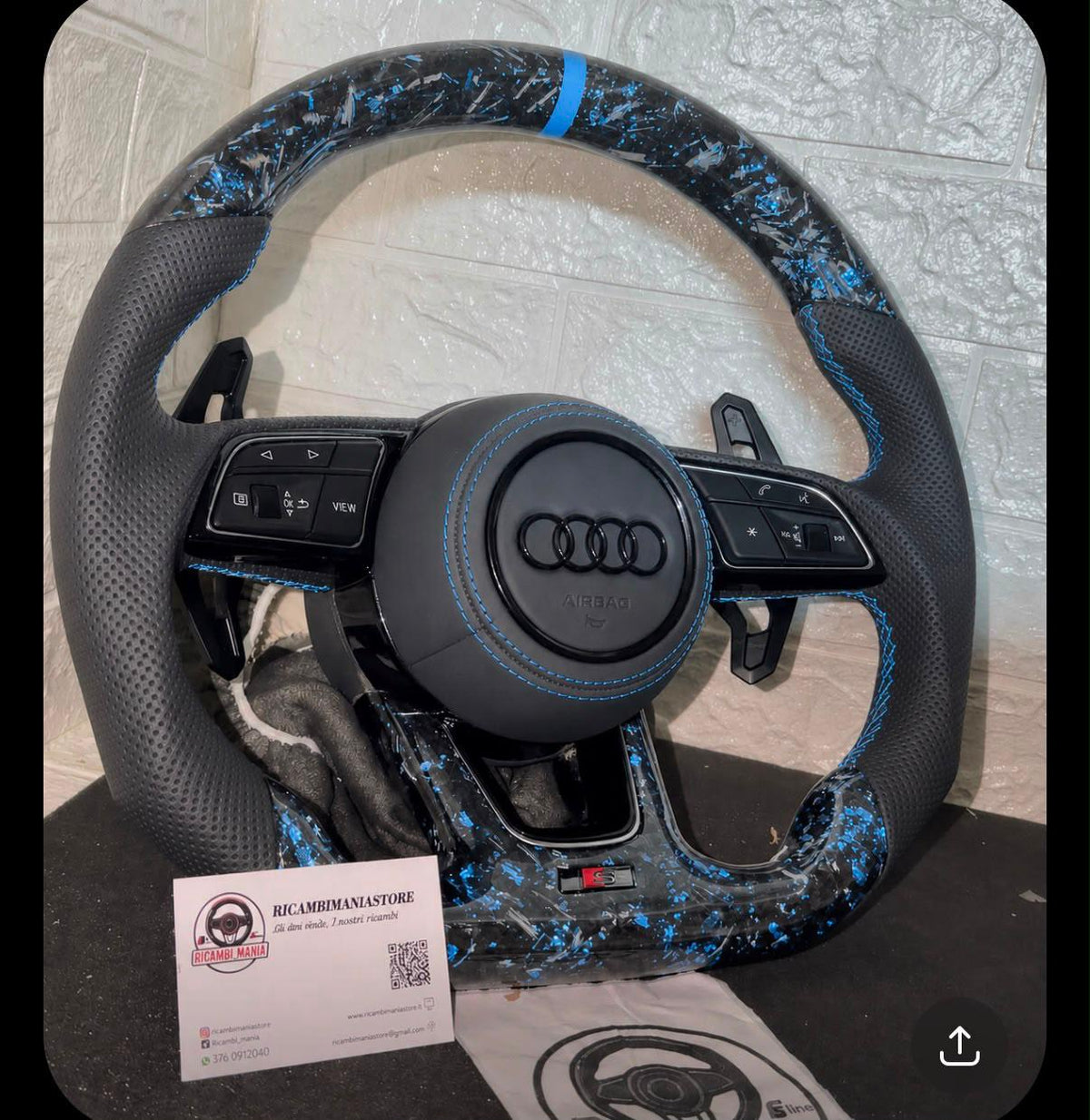 Volante Per Audi Con Carbonio Forgiato Azzurro & Pelle Traforata, Con Paddle Urus e Tasti Multifunzione