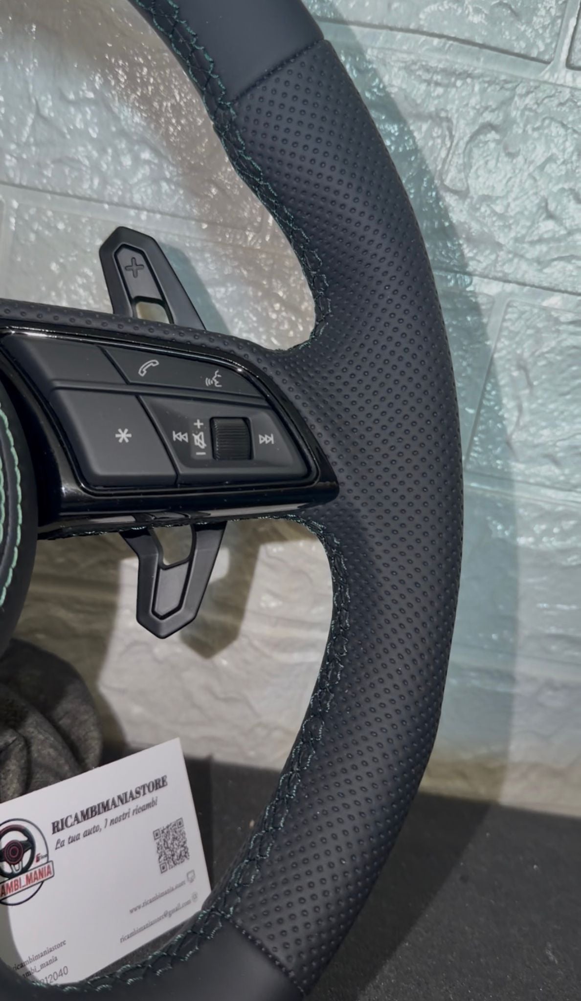 Volante Per Audi Con Cuciture Verdi, Mirino Verde, Tasti Multifunzione & Paddle Urus
