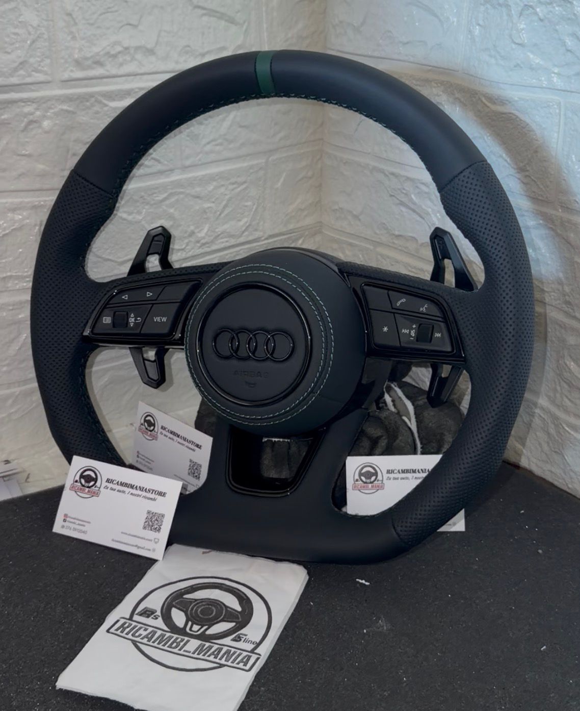 Volante Per Audi Con Cuciture Verdi, Mirino Verde, Tasti Multifunzione & Paddle Urus