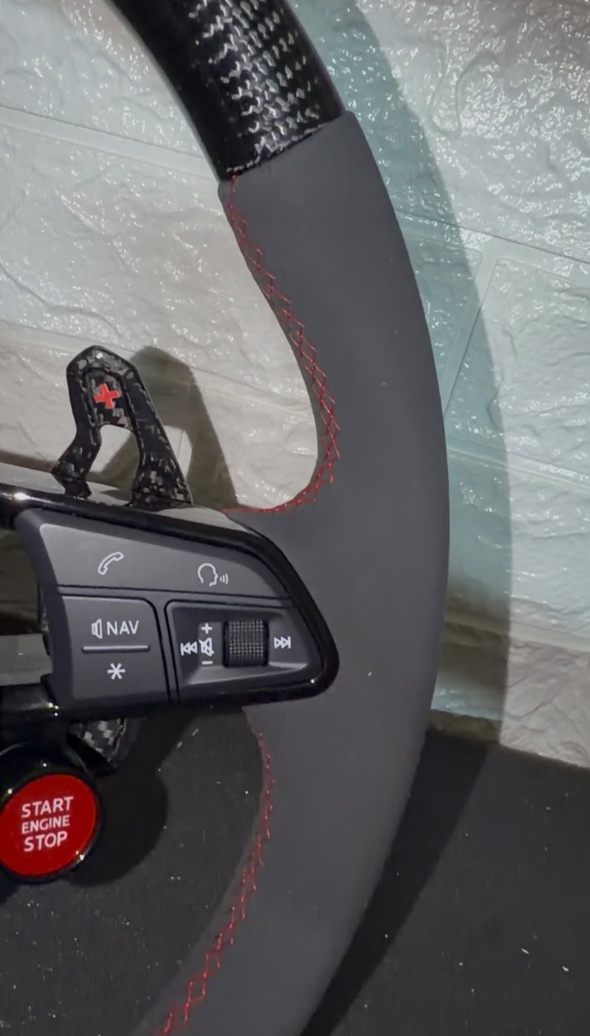 Volante Per Audi Con Alcantara & Carbonio Lucido, Con Paddle Urus In Carbonio Lucidi e Tasti Multifunzione