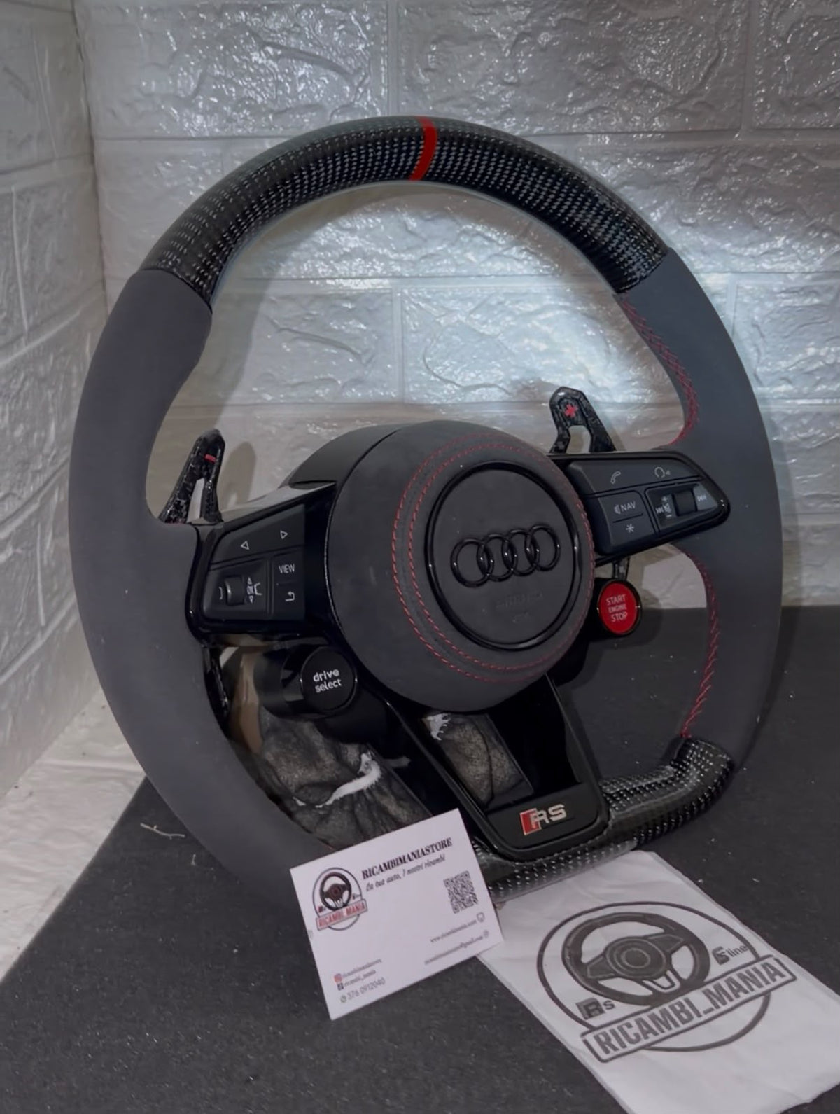 Volante Per Audi Con Alcantara & Carbonio Lucido, Con Paddle Urus In Carbonio Lucidi e Tasti Multifunzione