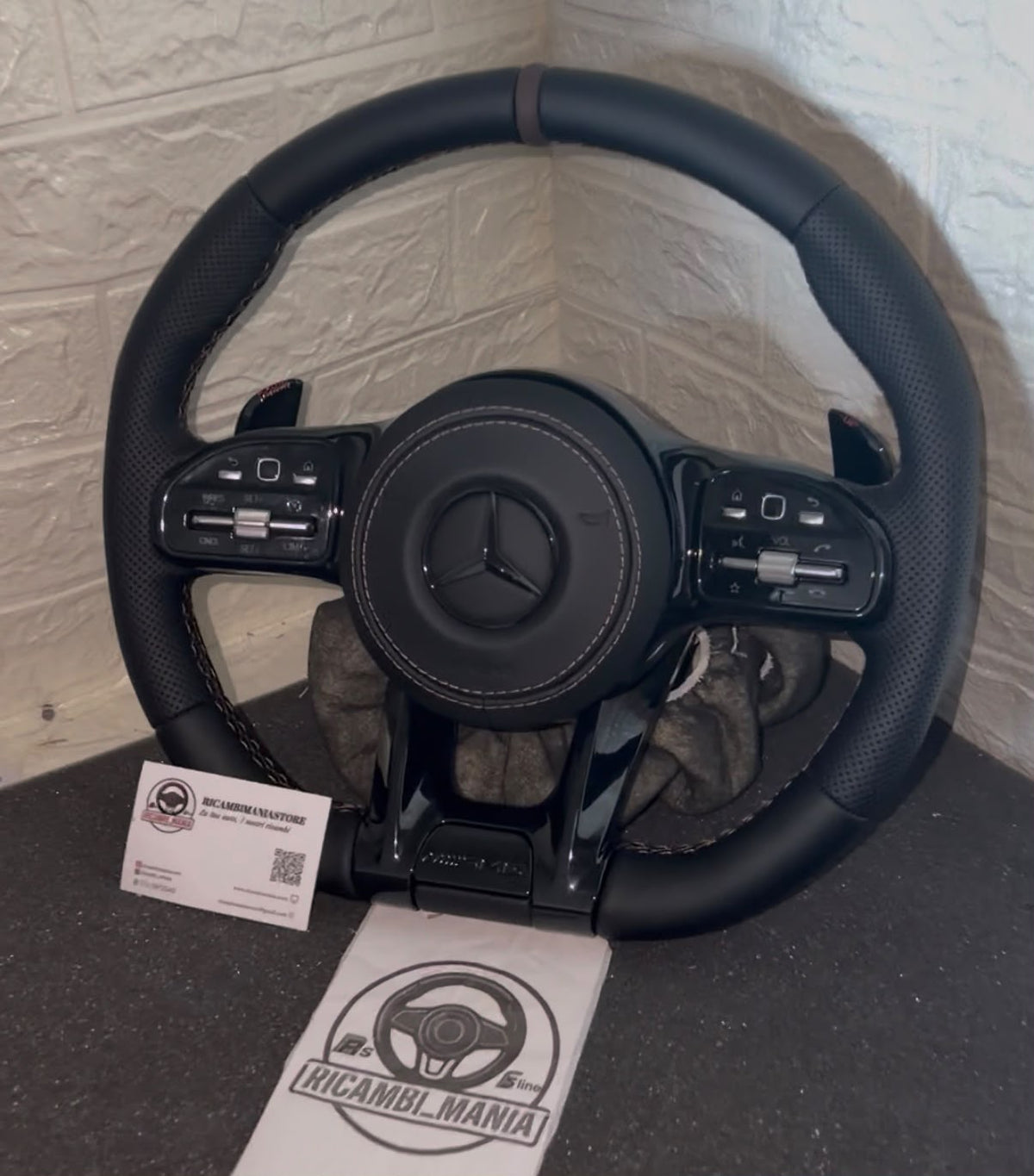 Volante Per Mercedes Con Finiture Nere, Cuciture Marroni, Logo Nero & Tasti Multifunzione