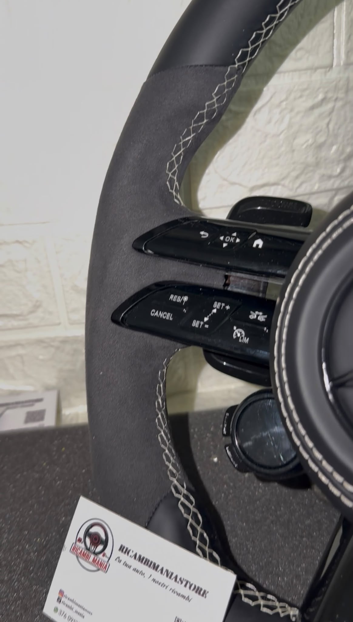 Volante Per Mercedes Con Selettori, Cuciture Panna & Mirino, Con Tasti Multifunzione e Paddle