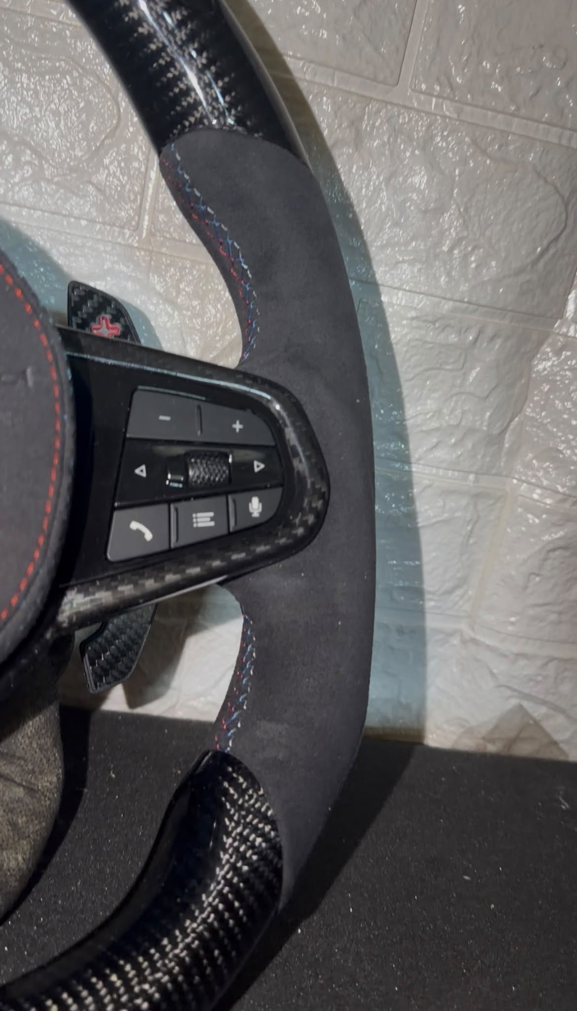 Volante Per Bmw In Alcantara e Carbonio , Con Display & Contagiri Regolabile