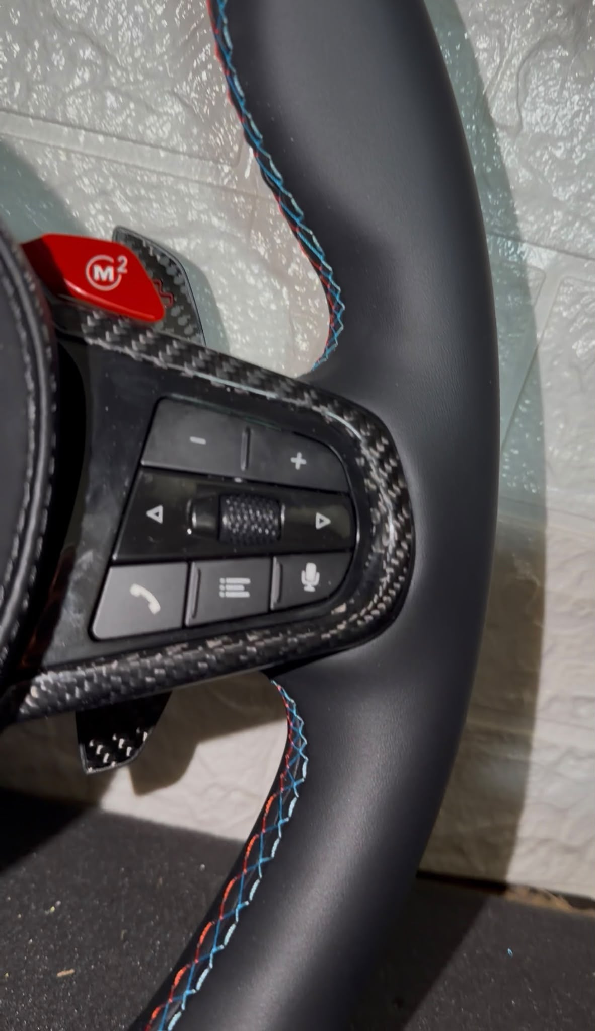 Volante Per Bmw In Pelle Liscia Con Mirino Rosso, Con Finiture In Carbonio & Tasti Multifunzione