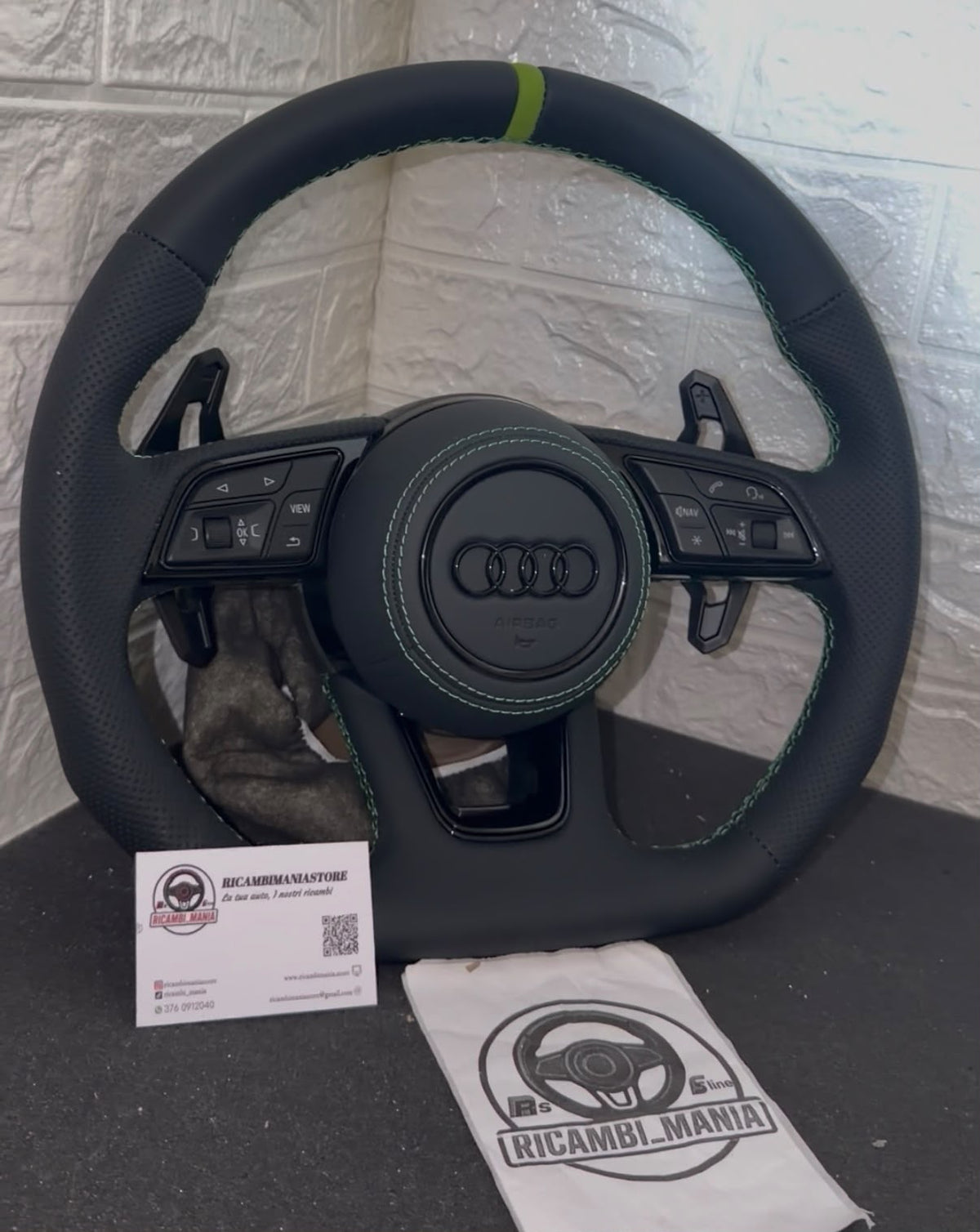 Volante Per Audi Con Cuciture Verdi & Mirino Verde, Con Paddle Stile Urus