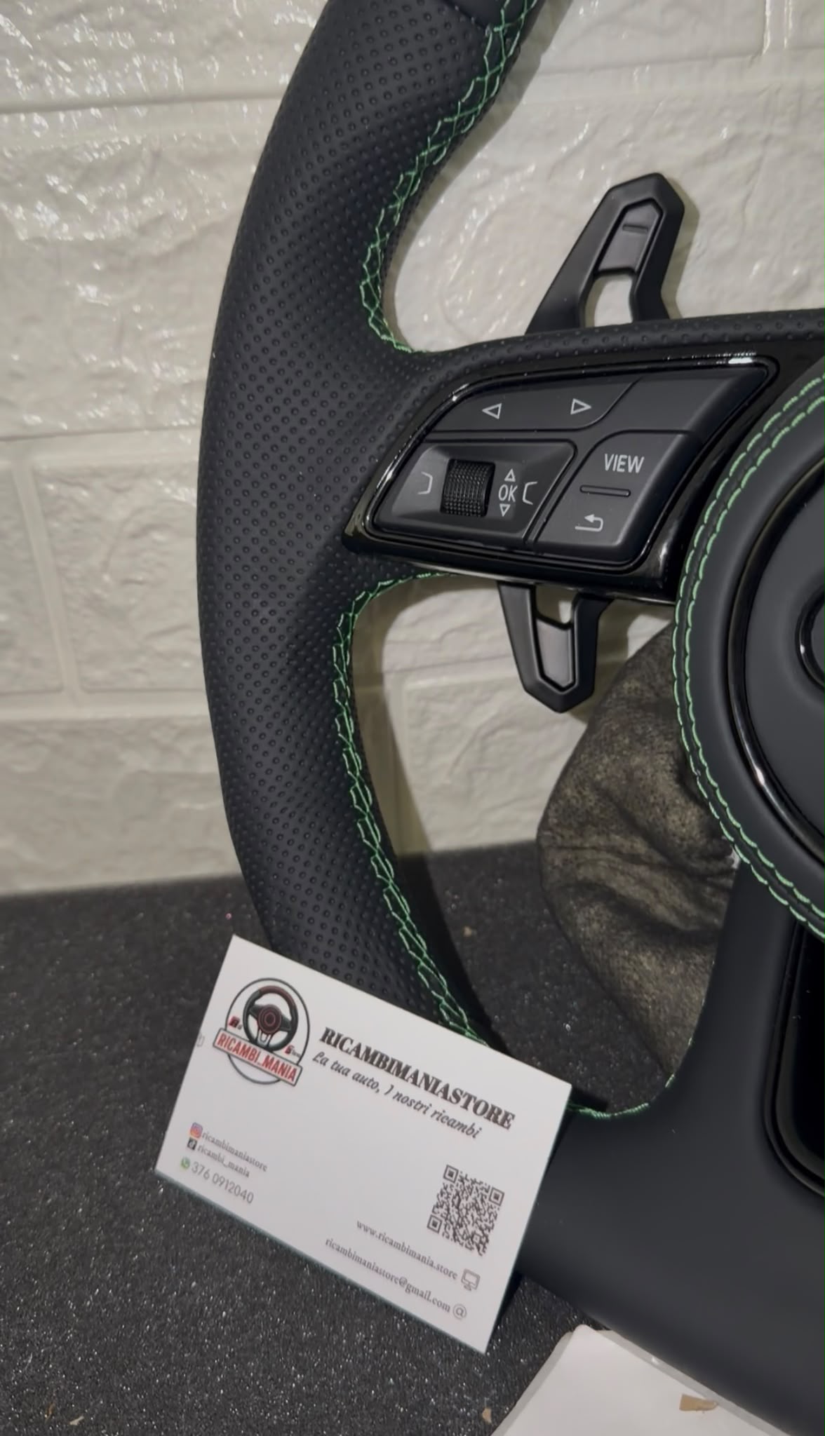 Volante Per Audi Con Cuciture Verdi & Mirino Verde, Con Paddle Stile Urus