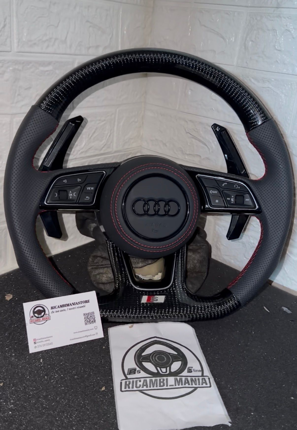 Volante Audi in Carbonio con Paddle Conta Giri Led