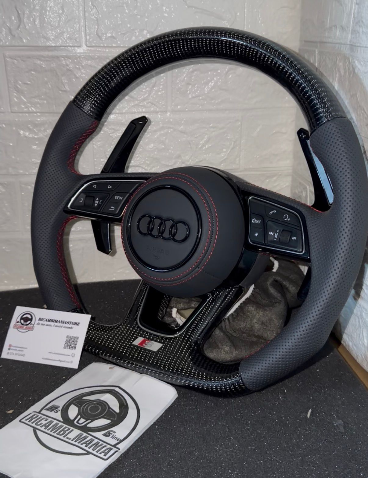 Volante Audi in Carbonio con Paddle Conta Giri Led