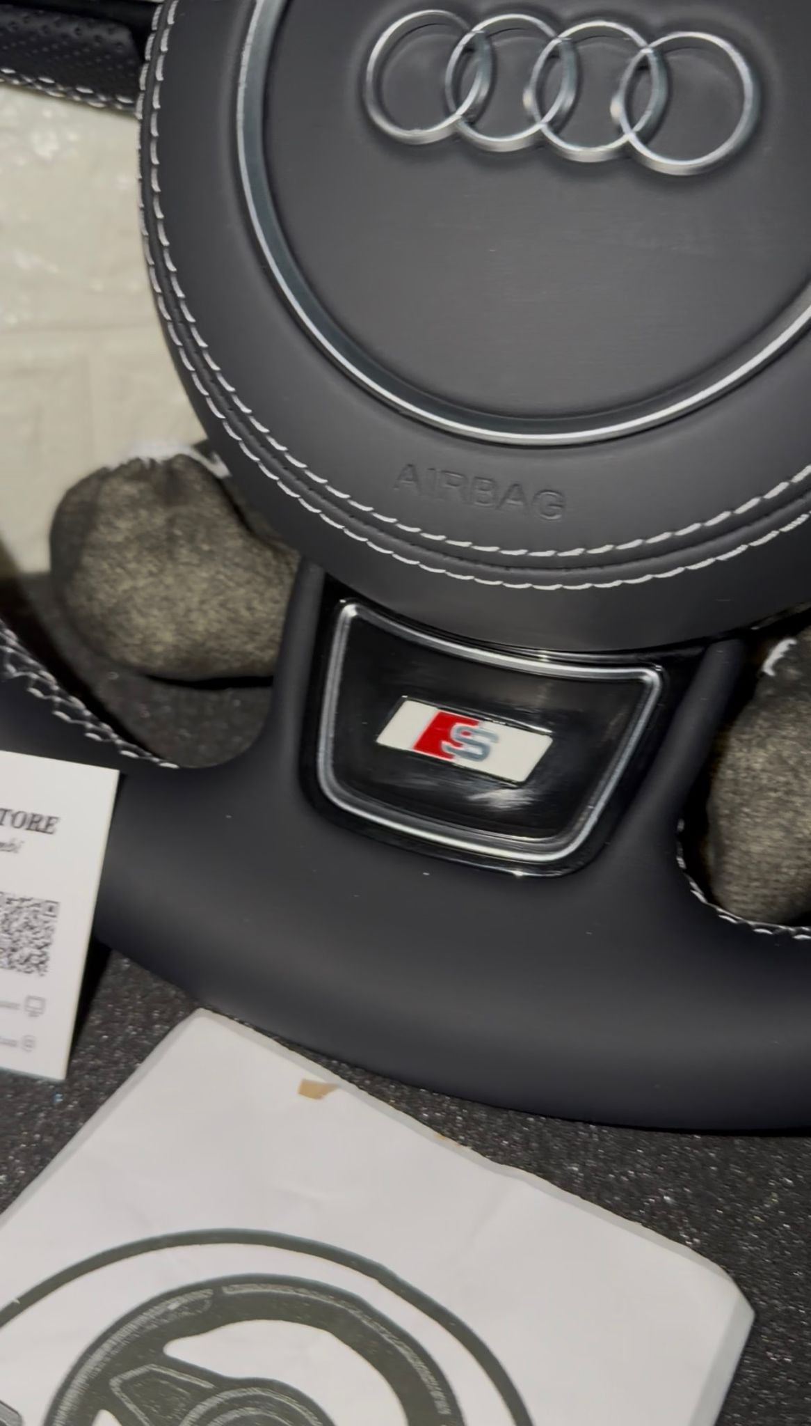 Volante Audi Nero Sportivo Con Cuciture Bianche – Universale & Premium