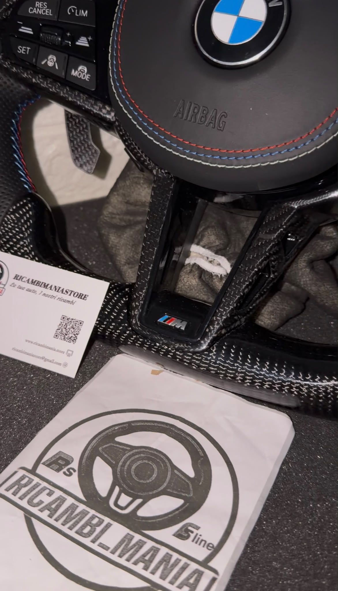Volante bmw con comandi M1&M2, Carbonio con Pelle trafortata, Con Led Contagiri e paddle in carbonio